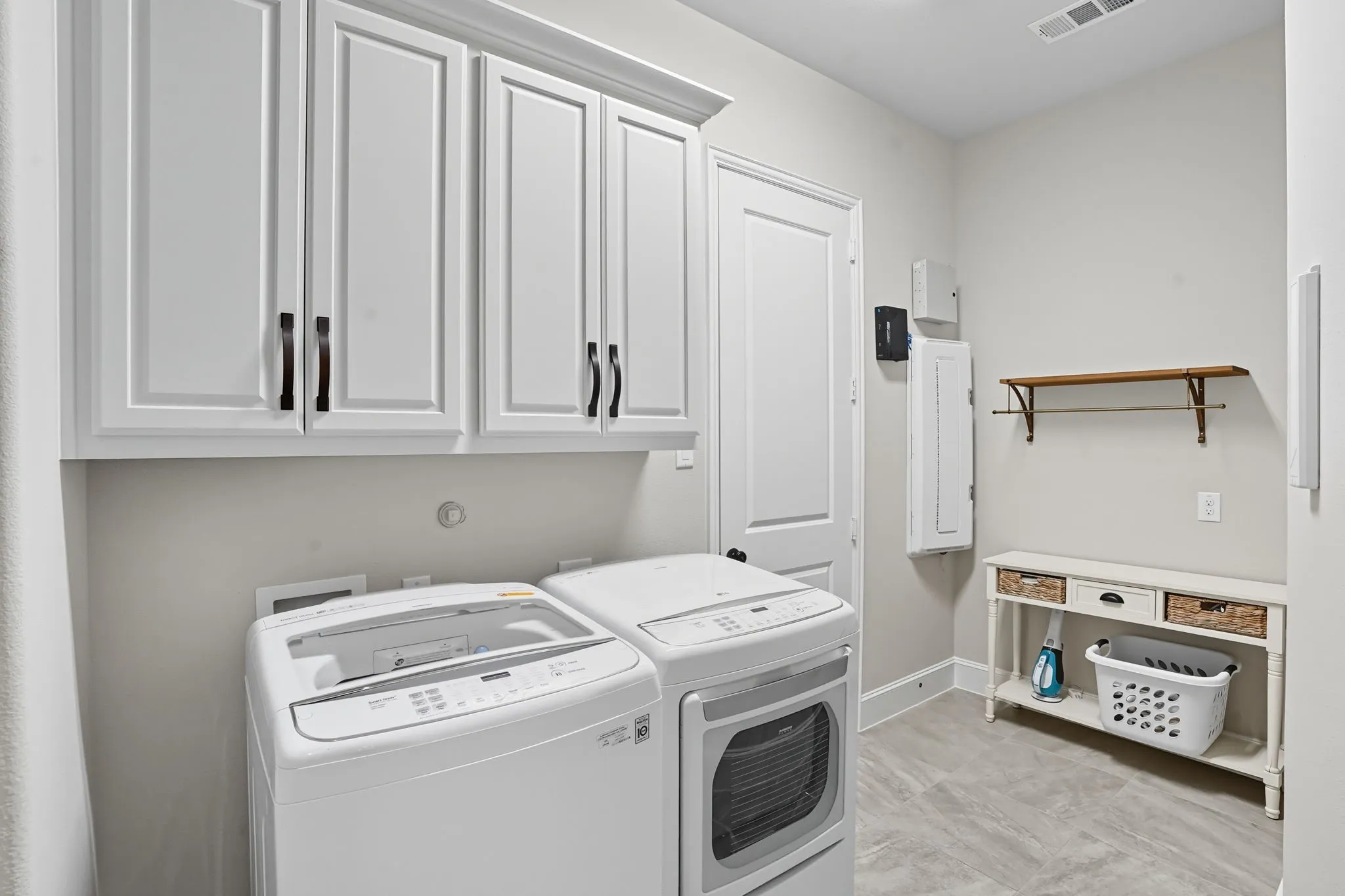 Single Family Residence For Sale in Denton County , 7616 Big Buckle Drive, Frisco, Texas 75036, 5 Bedroom, 5 Bathroom, 3 Garage spaces, 4,462 Sqft, built in 2019, mls#21394530, Real Estate Agent in Frisco, Homes For Sale in Denton county, Homes For Sale in Frisco, Realtor in Frisco Texas, Real Estate Brokerage Independent Realty Texas, Luminita Cordes Realtor