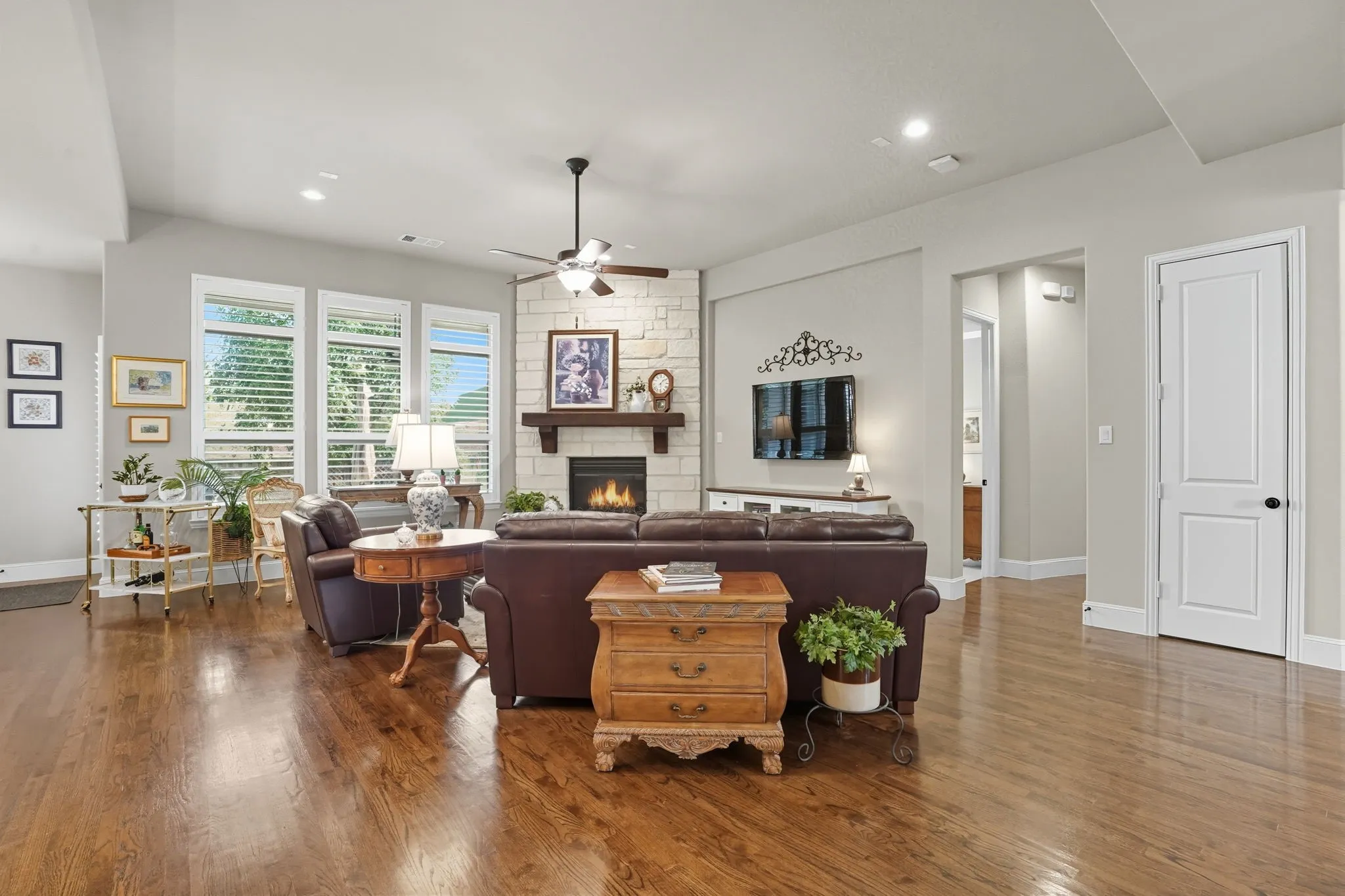Single Family Residence For Sale in Denton County , 7616 Big Buckle Drive, Frisco, Texas 75036, 5 Bedroom, 5 Bathroom, 3 Garage spaces, 4,462 Sqft, built in 2019, mls#21394530, Real Estate Agent in Frisco, Homes For Sale in Denton county, Homes For Sale in Frisco, Realtor in Frisco Texas, Real Estate Brokerage Independent Realty Texas, Luminita Cordes Realtor