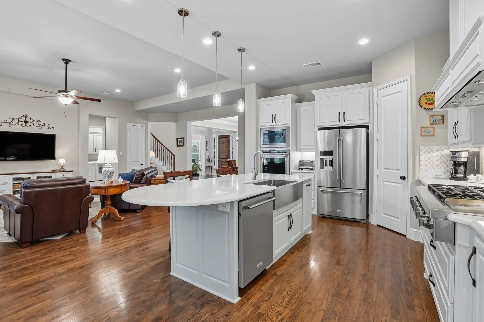 Single Family Residence For Sale in Denton County , 7616 Big Buckle Drive, Frisco, Texas 75036, 5 Bedroom, 5 Bathroom, 3 Garage spaces, 4,462 Sqft, built in 2019, mls#21394530, Real Estate Agent in Frisco, Homes For Sale in Denton county, Homes For Sale in Frisco, Realtor in Frisco Texas, Real Estate Brokerage Independent Realty Texas, Luminita Cordes Realtor