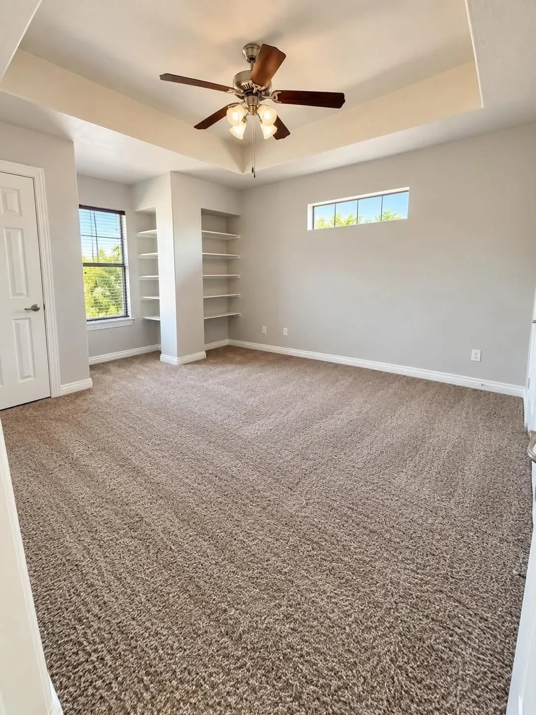 Tray ceiling with a ceiling fan light fixture