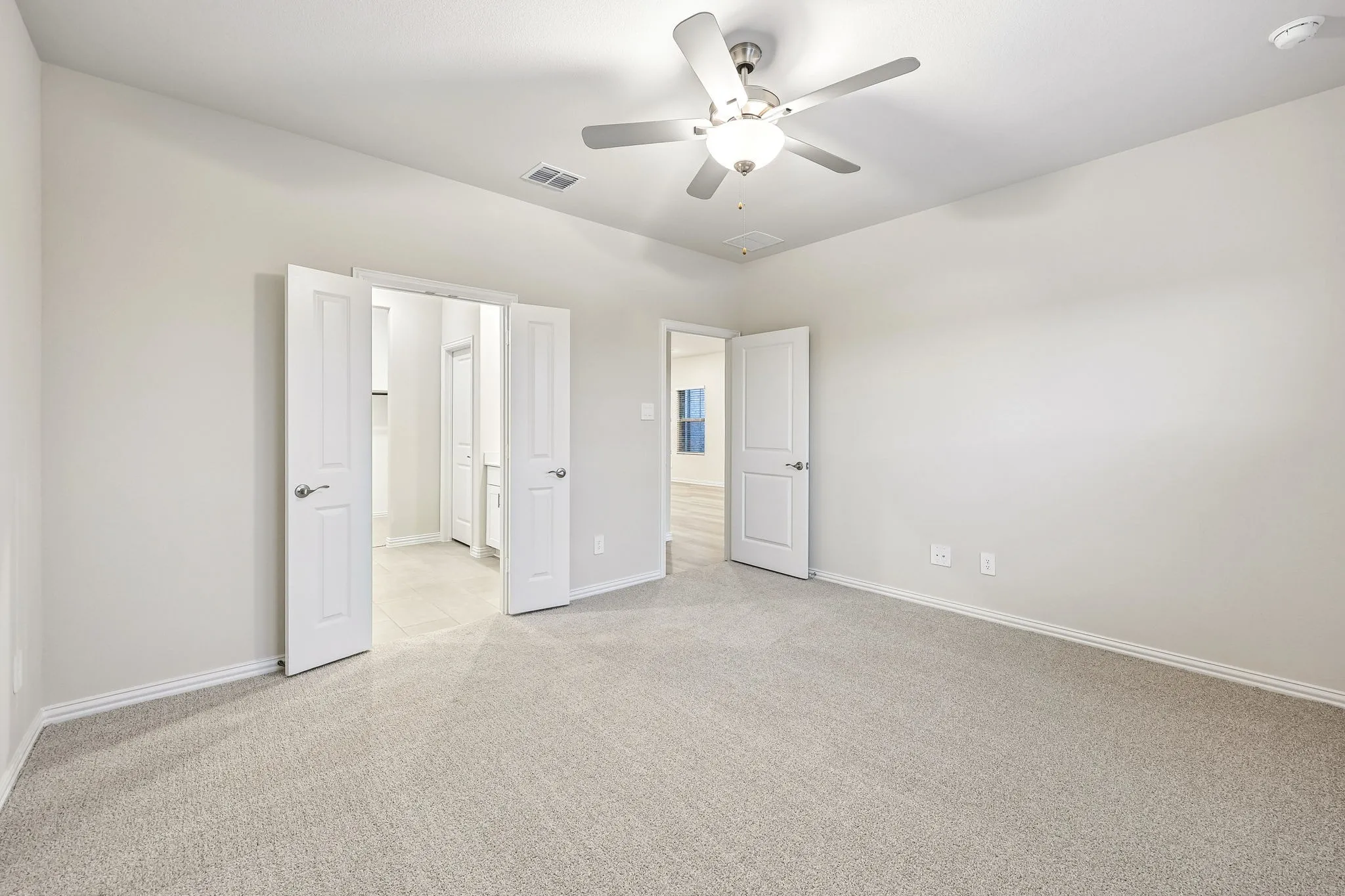  Photo is not of the actual home, but is an inspirational photo of builder’s model home and may depict options, furnishings, and/or decorator features that are not included.
