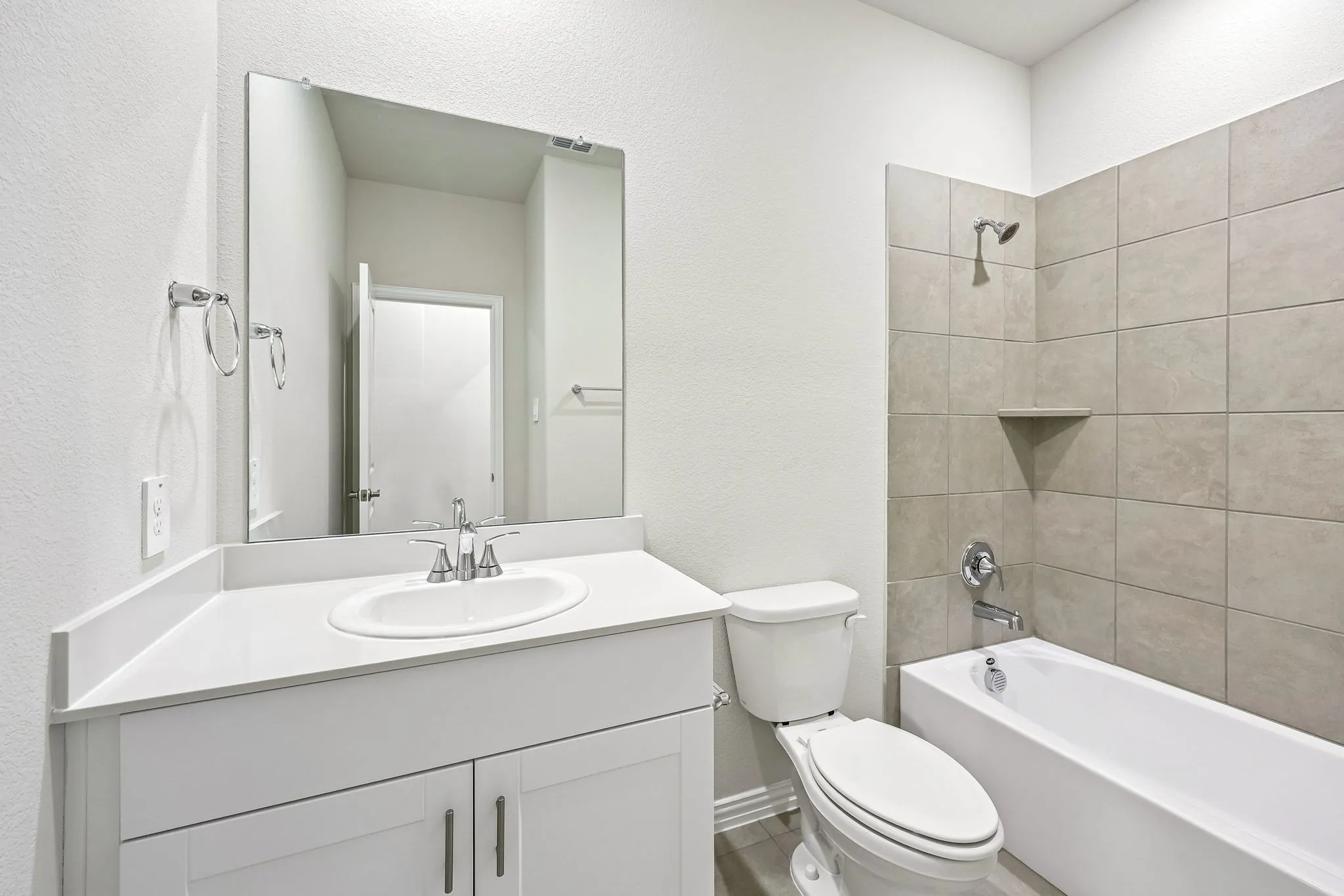  Photo is not of the actual home, but is an inspirational photo of builder’s model home and may depict options, furnishings, and/or decorator features that are not included.
