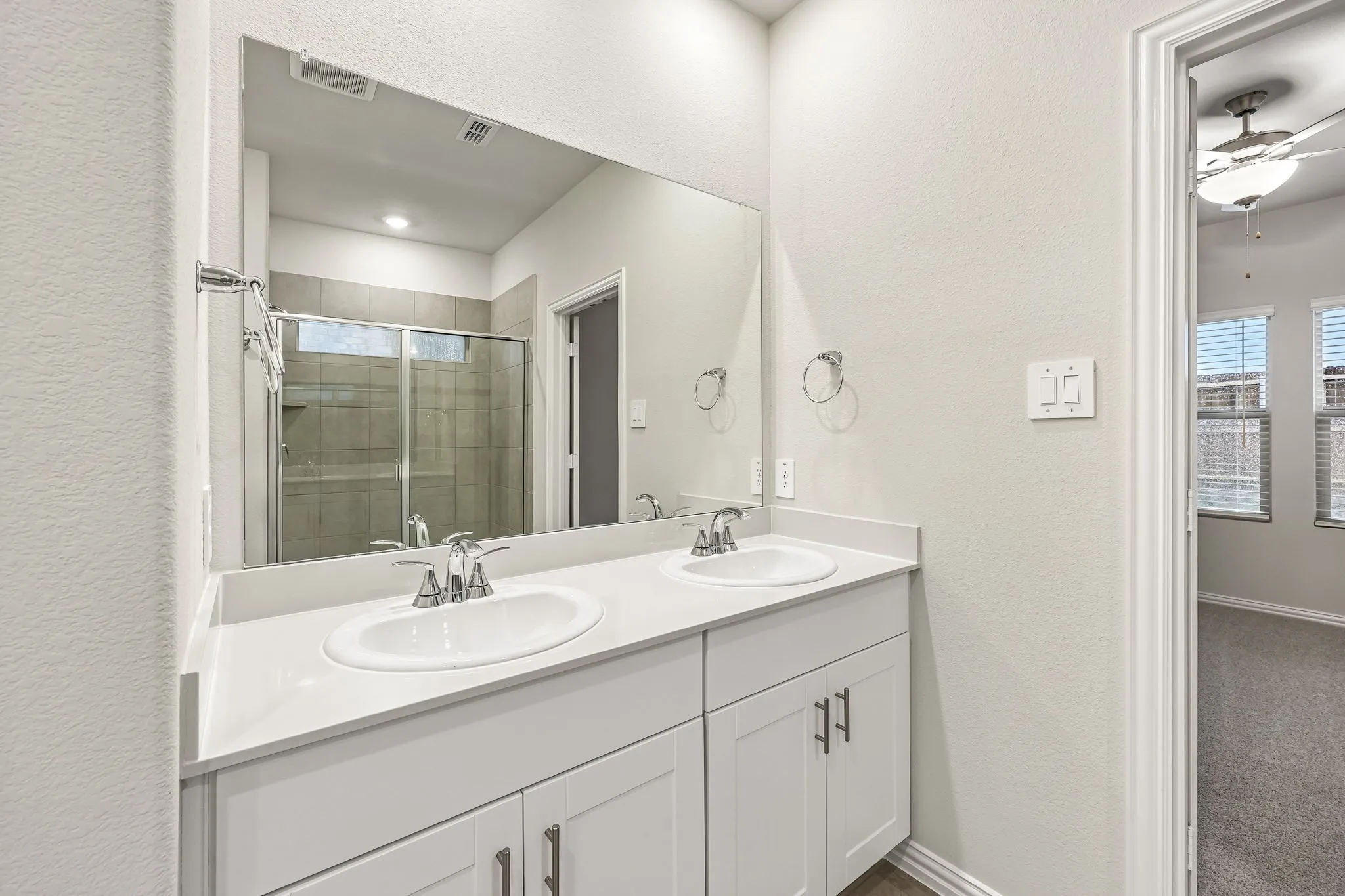  Photo is not of the actual home, but is an inspirational photo of builder’s model home and may depict options, furnishings, and/or decorator features that are not included.
