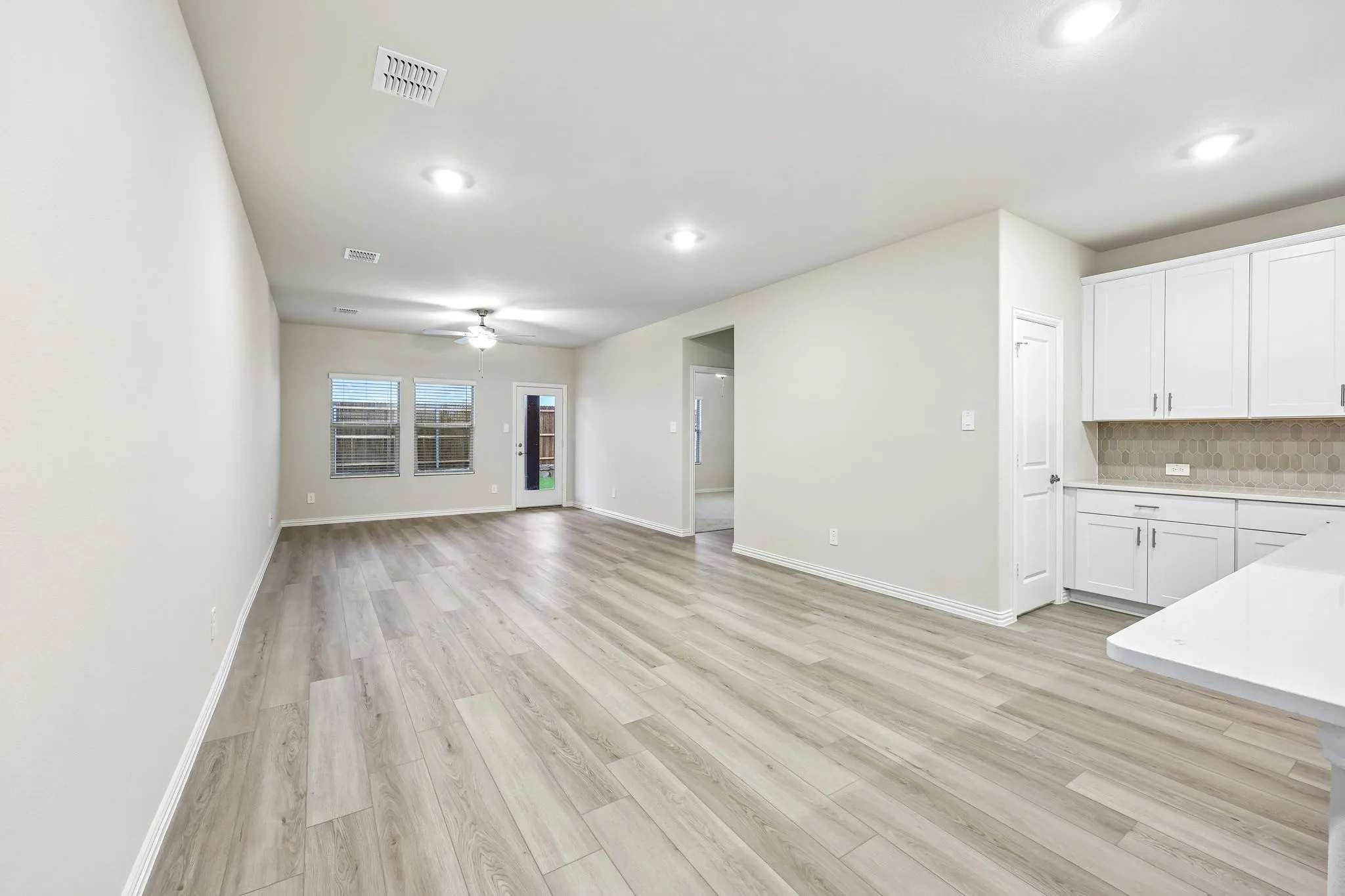  Photo is not of the actual home, but is an inspirational photo of builder’s model home and may depict options, furnishings, and/or decorator features that are not included.
