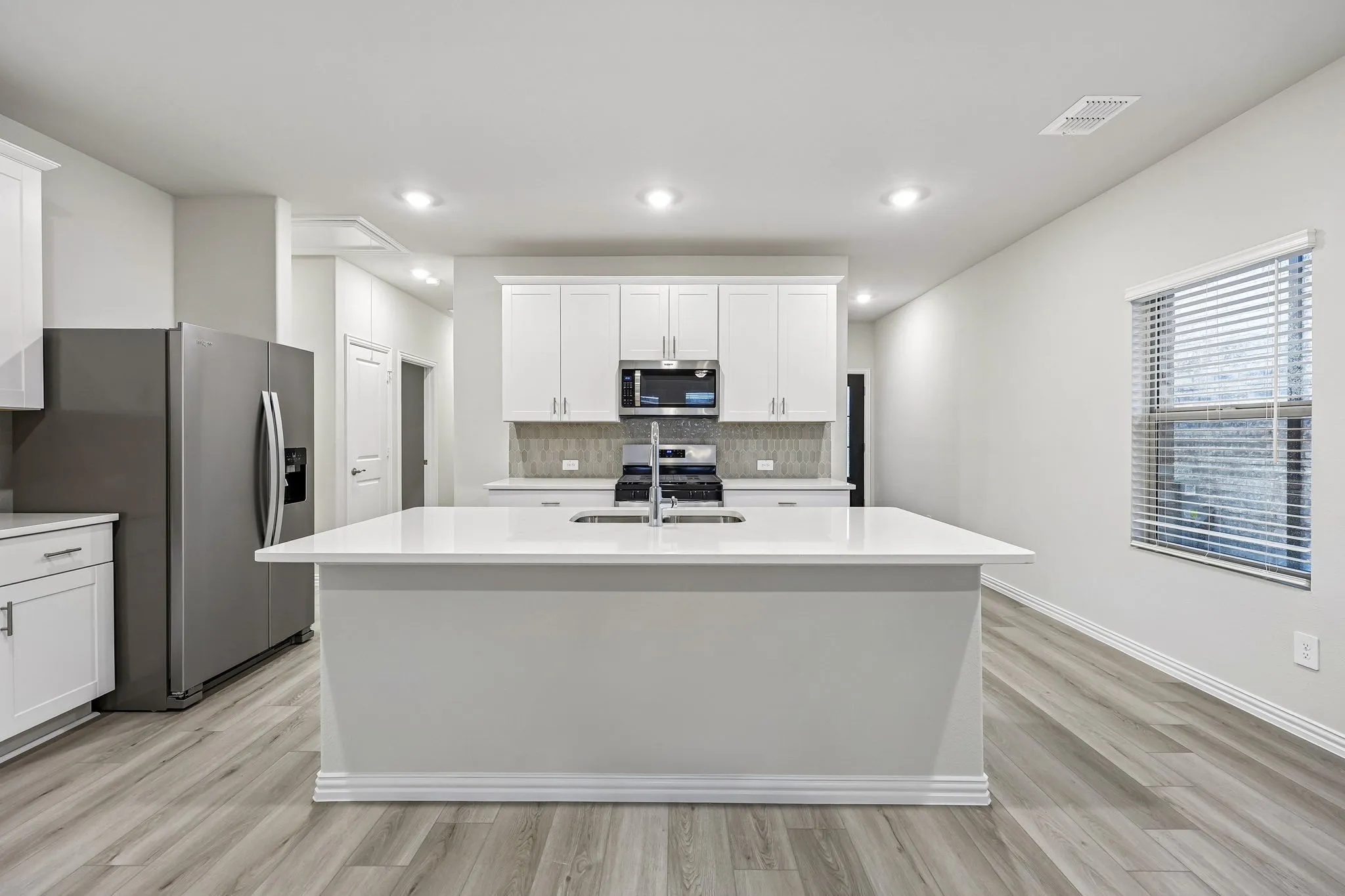  Photo is not of the actual home, but is an inspirational photo of builder’s model home and may depict options, furnishings, and/or decorator features that are not included.
