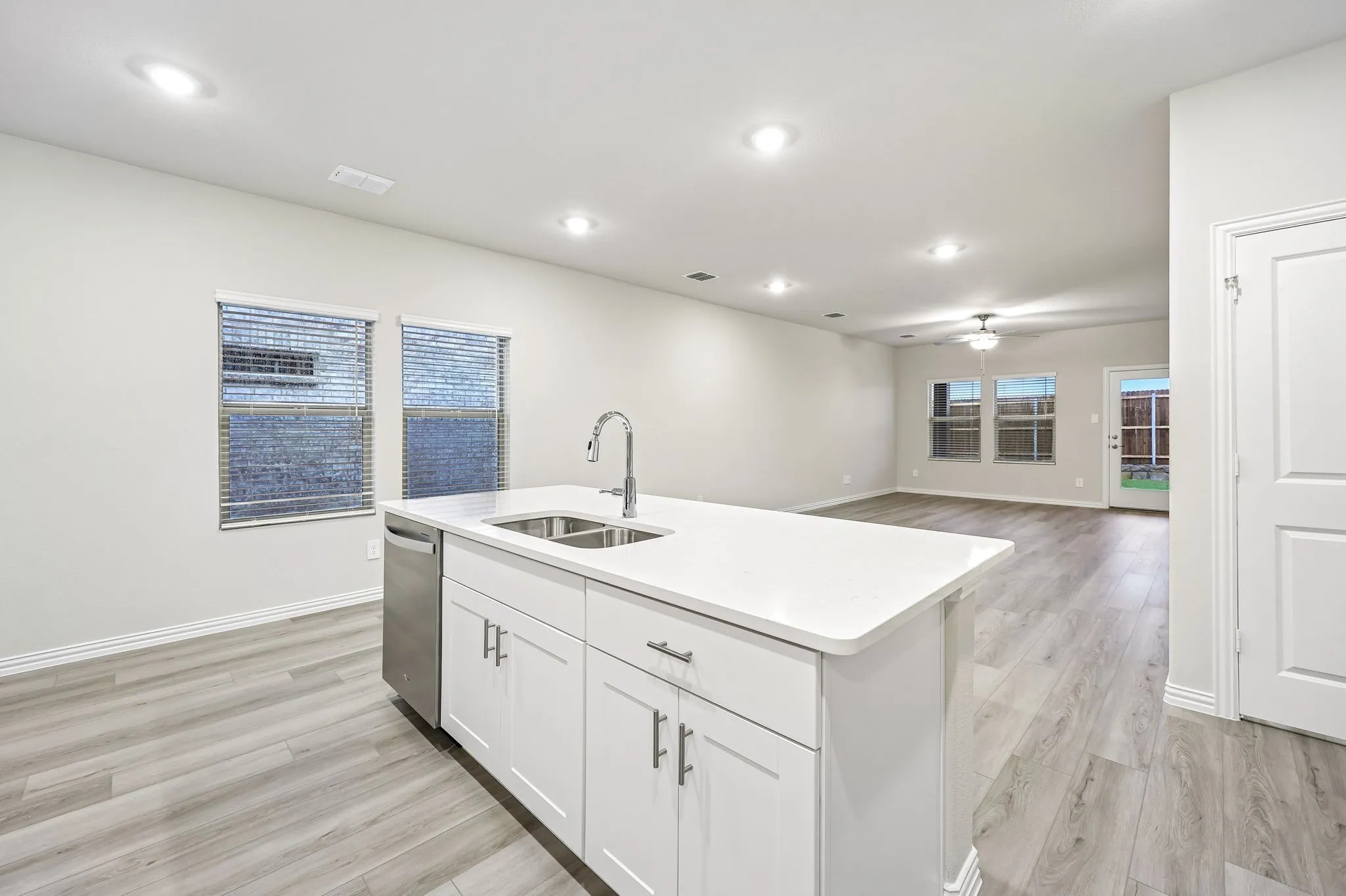  Photo is not of the actual home, but is an inspirational photo of builder’s model home and may depict options, furnishings, and/or decorator features that are not included.
