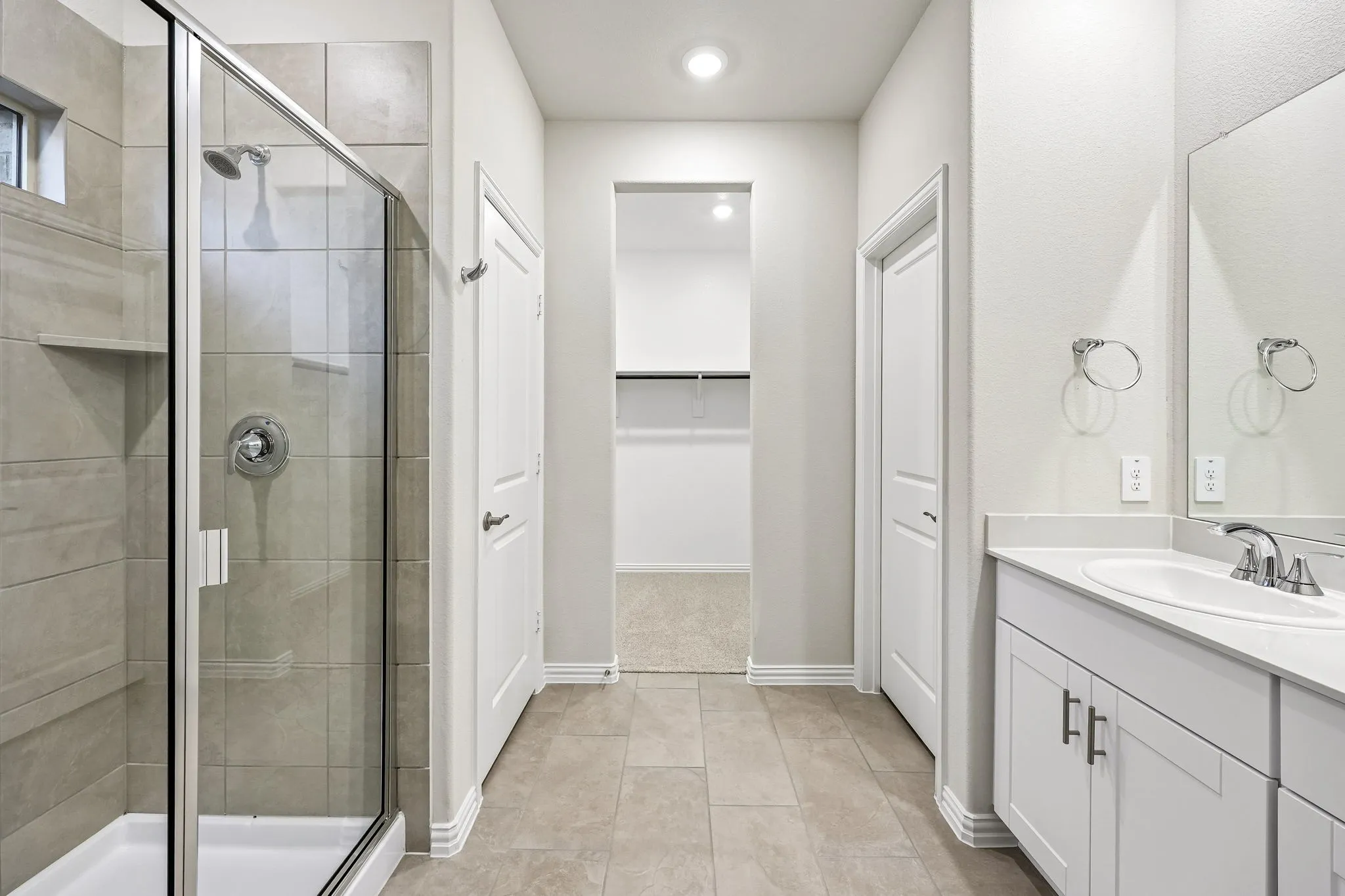  Photo is not of the actual home, but is an inspirational photo of builder’s model home and may depict options, furnishings, and/or decorator features that are not included.
