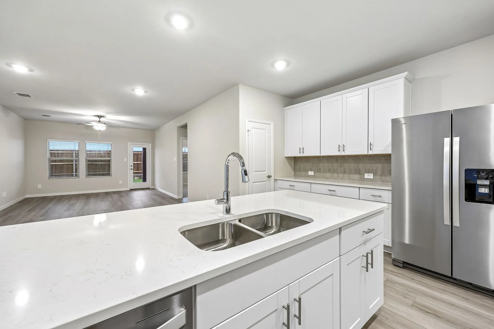  Photo is not of the actual home, but is an inspirational photo of builder’s model home and may depict options, furnishings, and/or decorator features that are not included.
