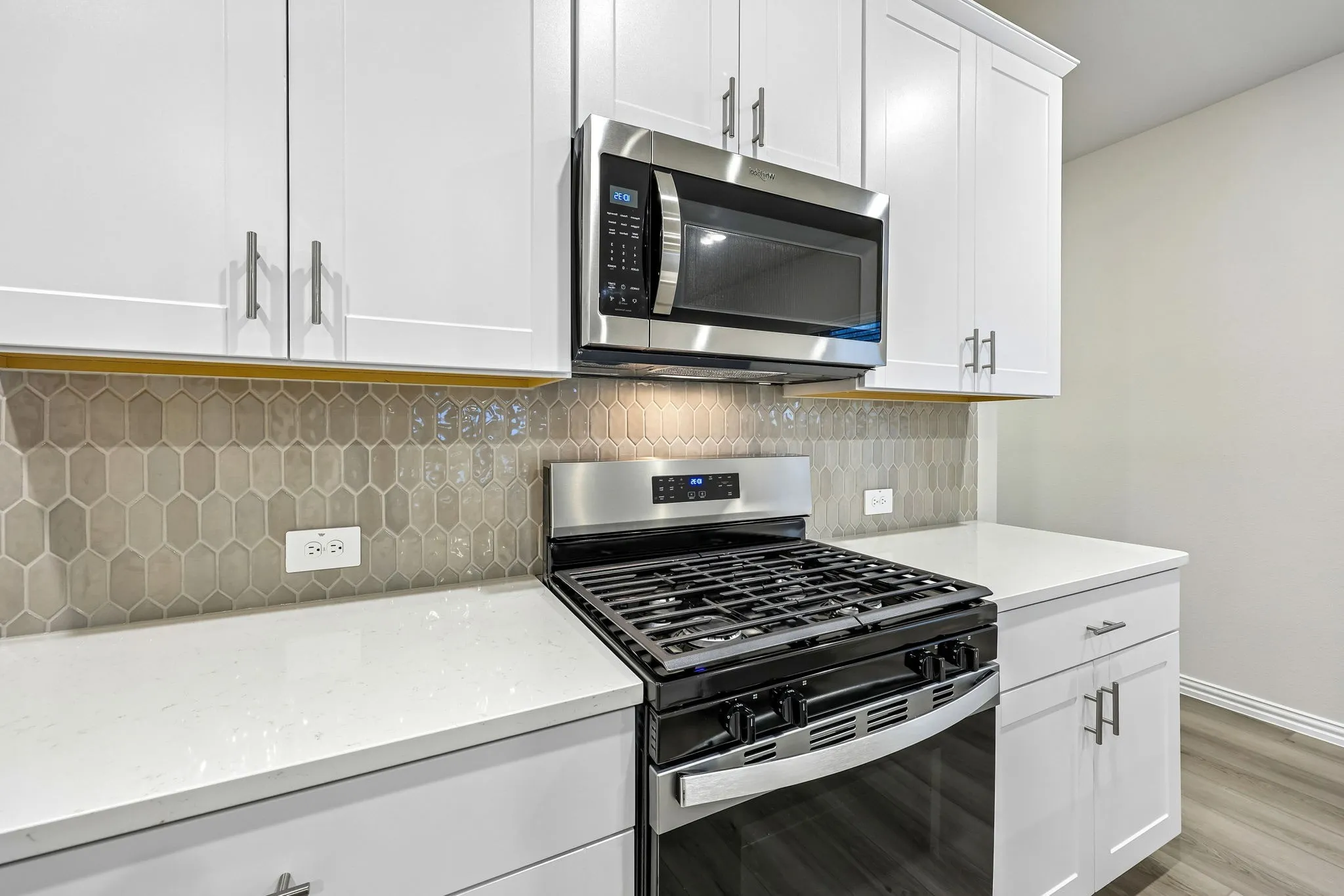  Photo is not of the actual home, but is an inspirational photo of builder’s model home and may depict options, furnishings, and/or decorator features that are not included.
