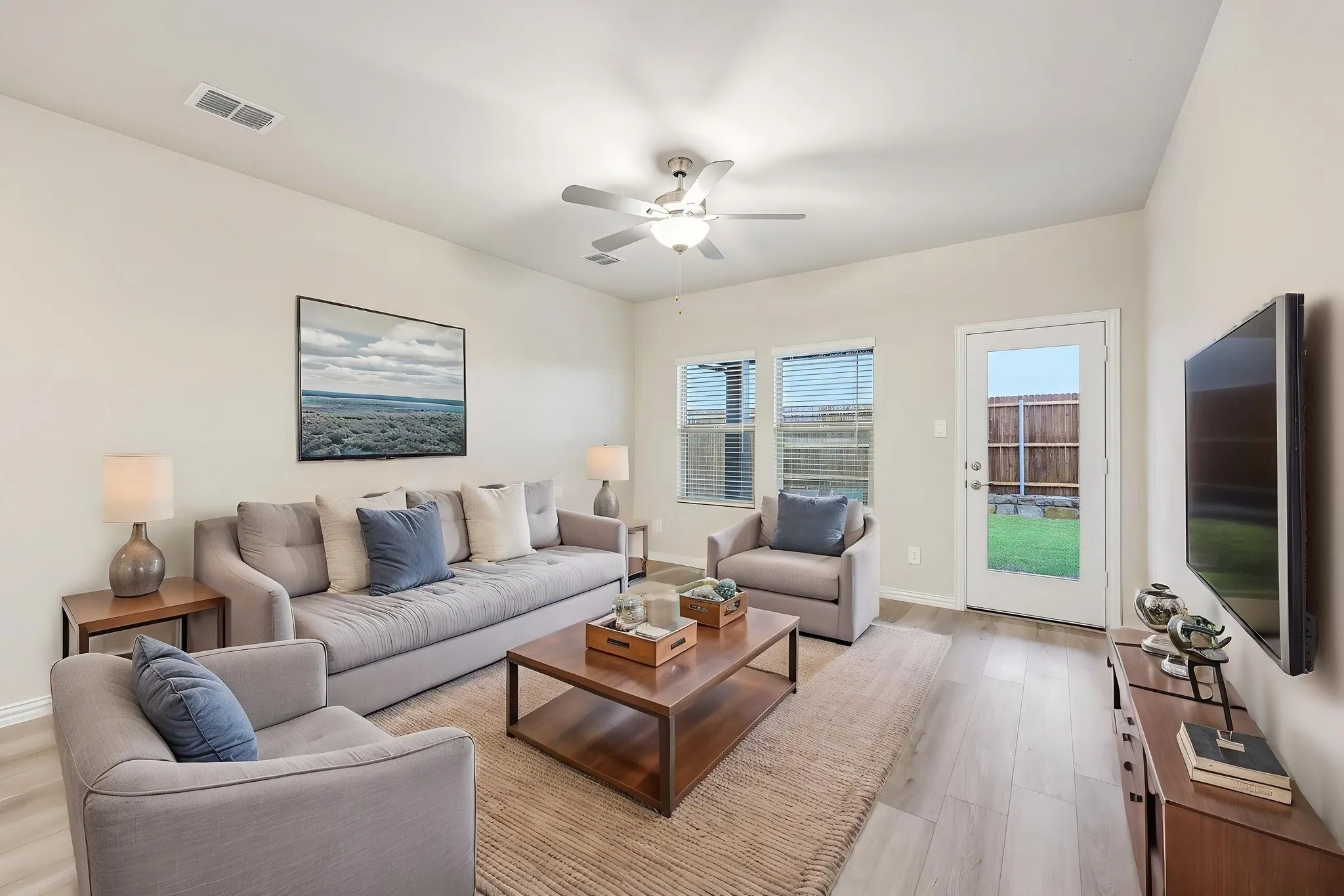  Photo is not of the actual home, but is an inspirational photo of builder’s model home and may depict options, furnishings, and/or decorator features that are not included.
