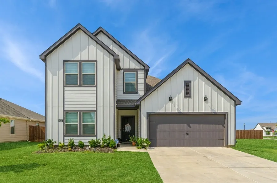 Single Family Residence For Sale in Cooke County , 822 Amelia Court, Pilot Point, Texas 76258, 4 Bedroom, 3 Bathroom, 2 Garage spaces, 2,146 Sqft, built in 2022, mls#21395406, Real Estate Agent in Pilot Point, Homes For Sale in Cooke county, Homes For Sale in Pilot Point, Realtor in Pilot Point Texas, Real Estate Brokerage Independent Realty Texas, Luminita Cordes Realtor
