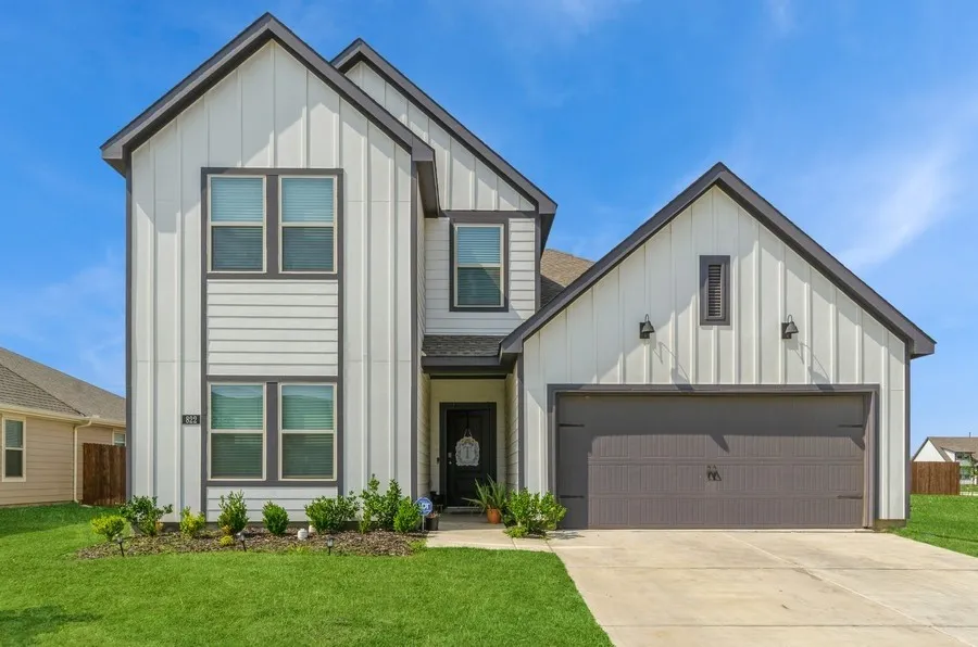 Single Family Residence For Sale in Cooke County , 822 Amelia Court, Pilot Point, Texas 76258, 4 Bedroom, 3 Bathroom, 2 Garage spaces, 2,146 Sqft, built in 2022, mls#21395406, Real Estate Agent in Pilot Point, Homes For Sale in Cooke county, Homes For Sale in Pilot Point, Realtor in Pilot Point Texas, Real Estate Brokerage Independent Realty Texas, Luminita Cordes Realtor