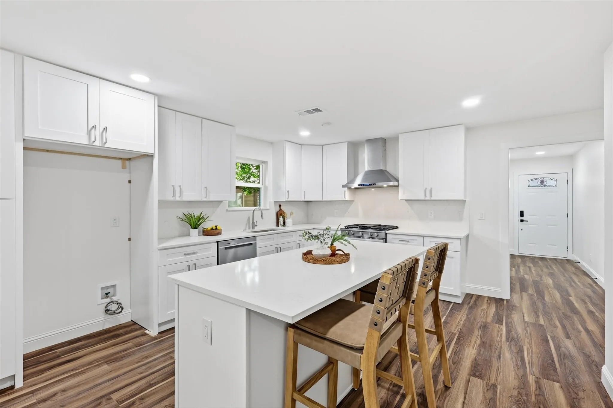 Single Family Residence For Sale in Dallas County , 523 Martinique Avenue, Dallas, Texas 75223, 4 Bedroom, 2 Bathroom, Garage spaces, 1,632 Sqft, built in 1963, mls#21394821, Real Estate Agent in Dallas, Homes For Sale in Dallas county, Homes For Sale in Dallas, Realtor in Dallas Texas, Real Estate Brokerage Independent Realty Texas, Luminita Cordes Realtor