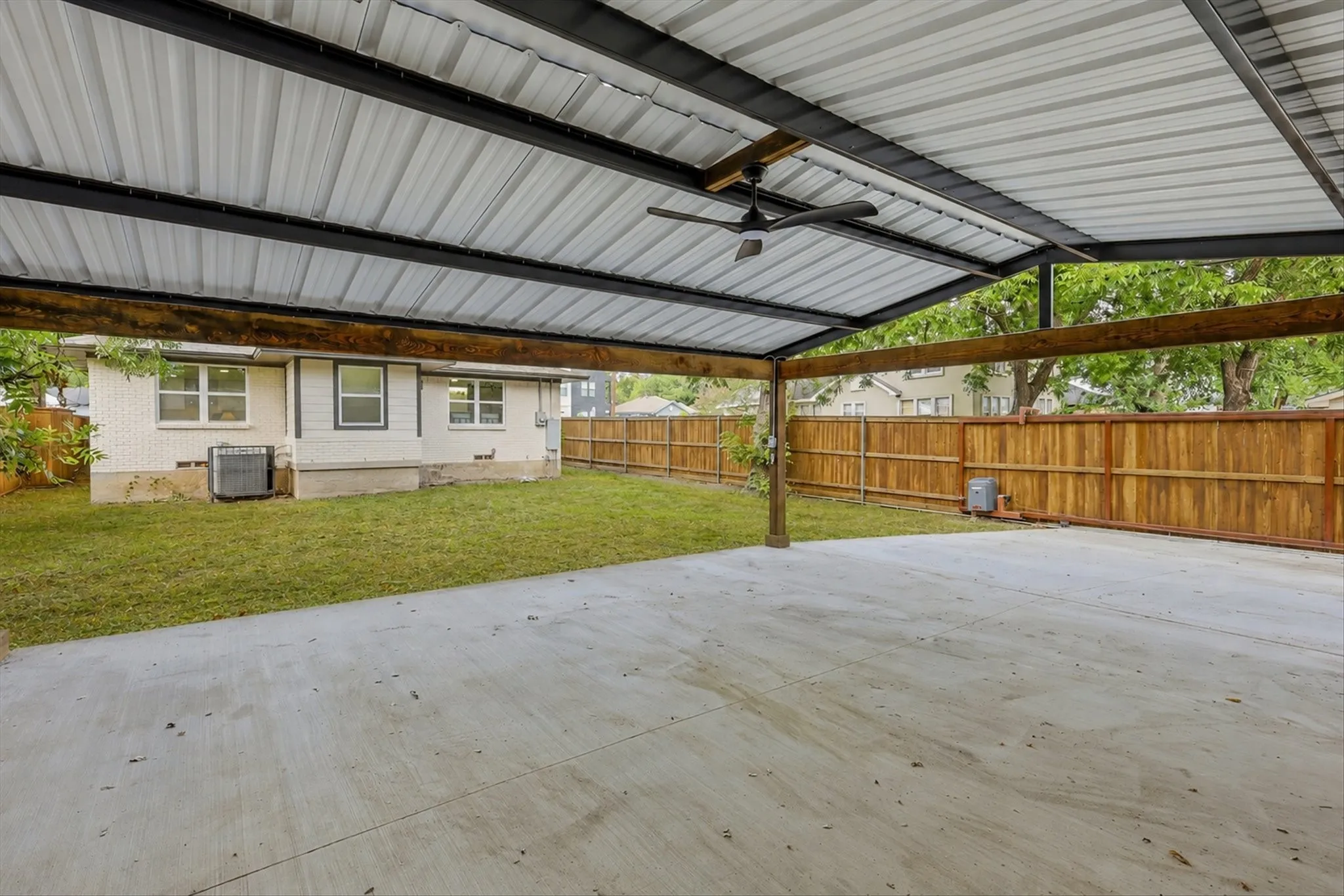 Single Family Residence For Sale in Dallas County , 523 Martinique Avenue, Dallas, Texas 75223, 4 Bedroom, 2 Bathroom, Garage spaces, 1,632 Sqft, built in 1963, mls#21394821, Real Estate Agent in Dallas, Homes For Sale in Dallas county, Homes For Sale in Dallas, Realtor in Dallas Texas, Real Estate Brokerage Independent Realty Texas, Luminita Cordes Realtor