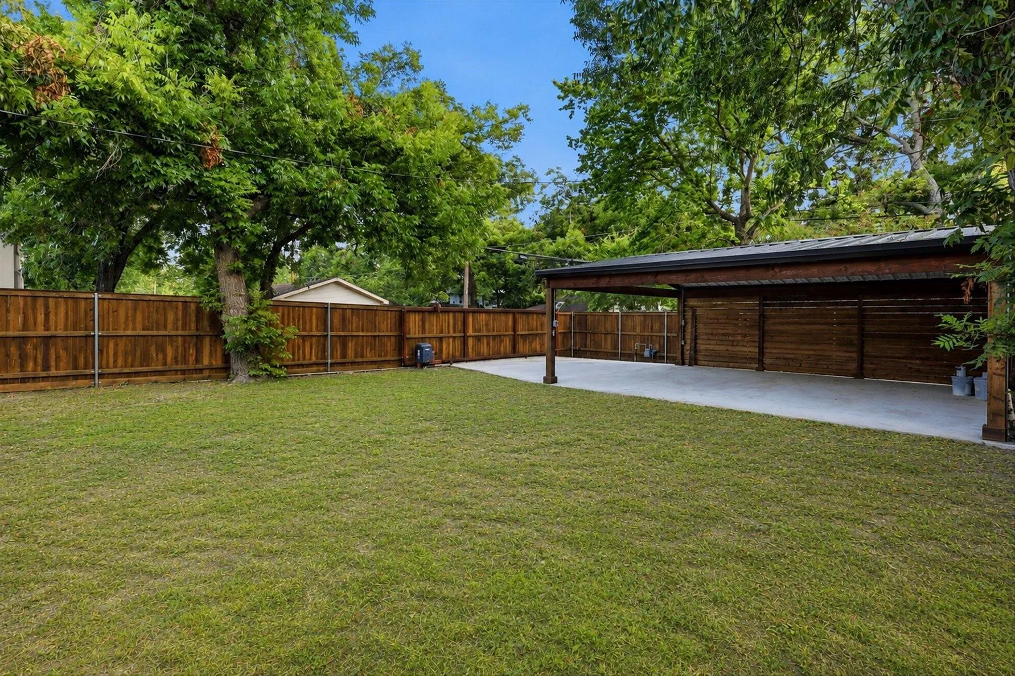 Single Family Residence For Sale in Dallas County , 523 Martinique Avenue, Dallas, Texas 75223, 4 Bedroom, 2 Bathroom, Garage spaces, 1,632 Sqft, built in 1963, mls#21394821, Real Estate Agent in Dallas, Homes For Sale in Dallas county, Homes For Sale in Dallas, Realtor in Dallas Texas, Real Estate Brokerage Independent Realty Texas, Luminita Cordes Realtor