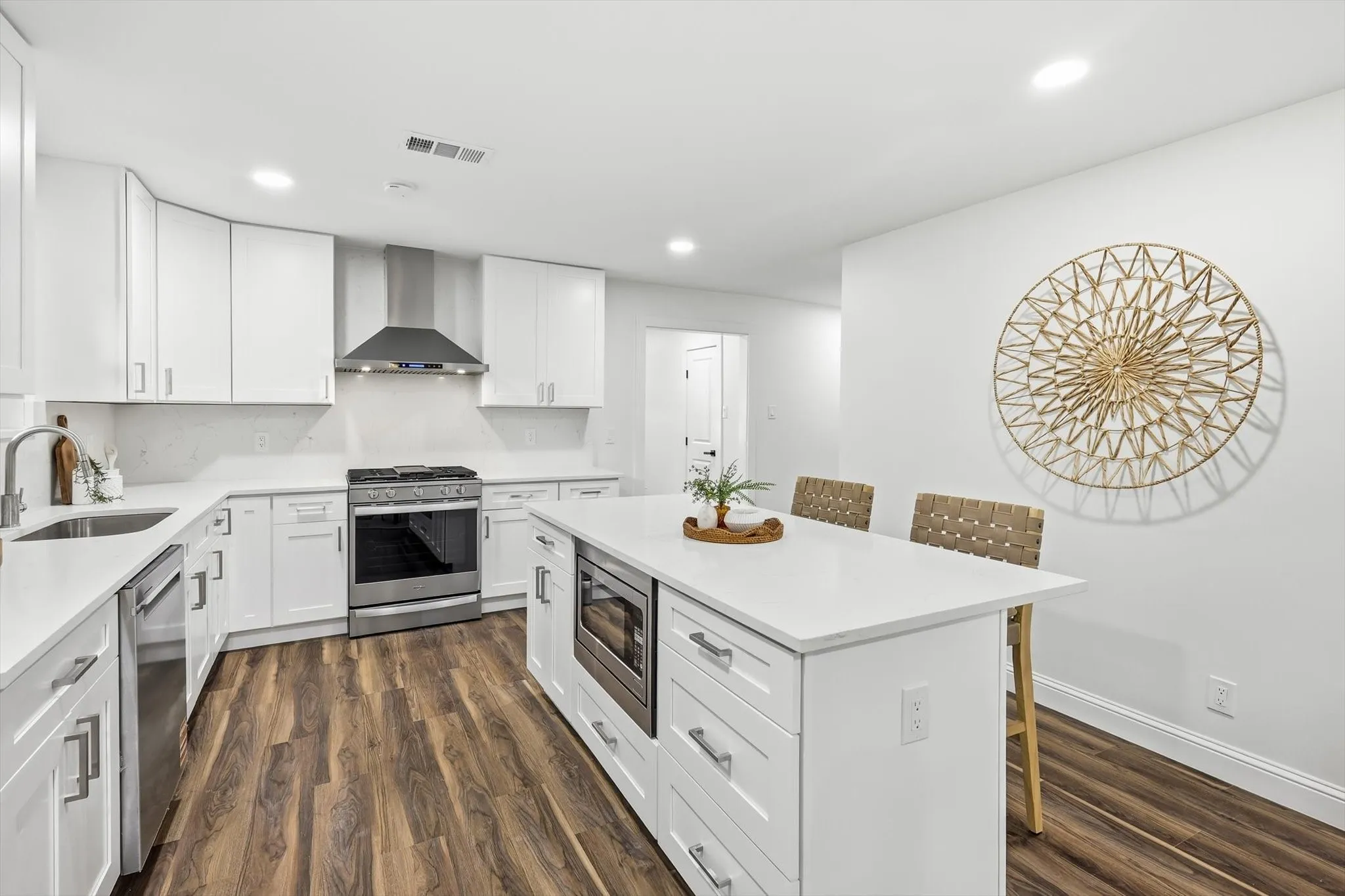 Single Family Residence For Sale in Dallas County , 523 Martinique Avenue, Dallas, Texas 75223, 4 Bedroom, 2 Bathroom, Garage spaces, 1,632 Sqft, built in 1963, mls#21394821, Real Estate Agent in Dallas, Homes For Sale in Dallas county, Homes For Sale in Dallas, Realtor in Dallas Texas, Real Estate Brokerage Independent Realty Texas, Luminita Cordes Realtor
