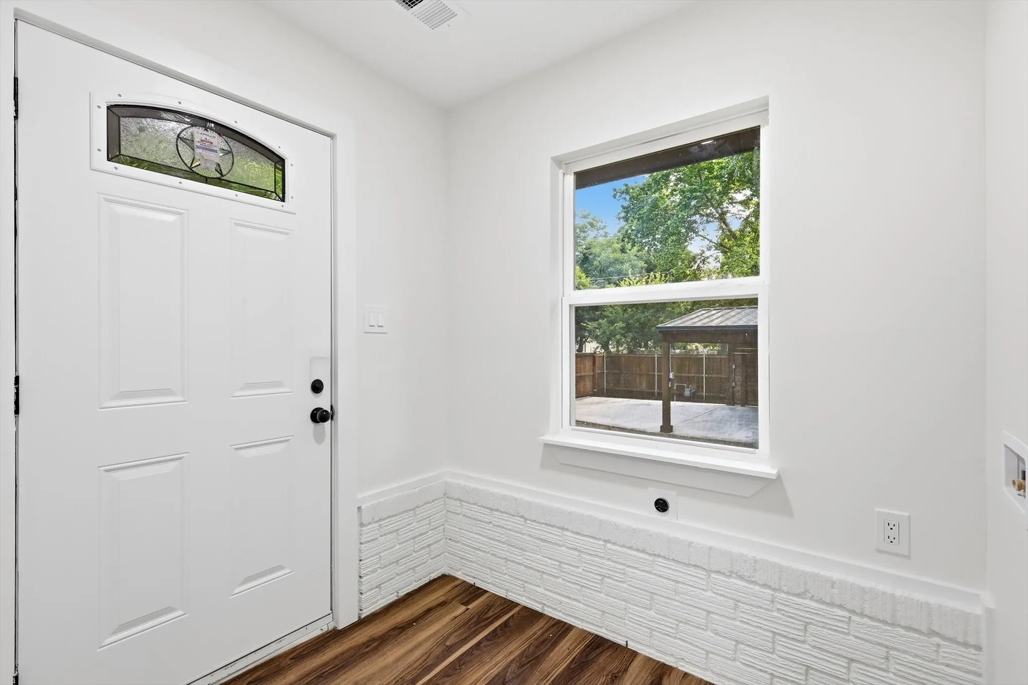 Single Family Residence For Sale in Dallas County , 523 Martinique Avenue, Dallas, Texas 75223, 4 Bedroom, 2 Bathroom, Garage spaces, 1,632 Sqft, built in 1963, mls#21394821, Real Estate Agent in Dallas, Homes For Sale in Dallas county, Homes For Sale in Dallas, Realtor in Dallas Texas, Real Estate Brokerage Independent Realty Texas, Luminita Cordes Realtor