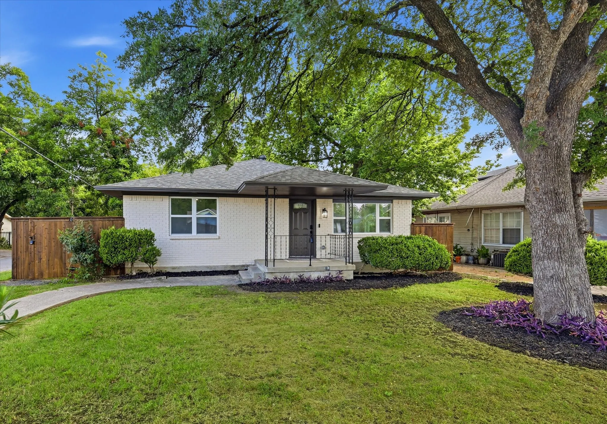 Single Family Residence For Sale in Dallas County , 523 Martinique Avenue, Dallas, Texas 75223, 4 Bedroom, 2 Bathroom, Garage spaces, 1,632 Sqft, built in 1963, mls#21394821, Real Estate Agent in Dallas, Homes For Sale in Dallas county, Homes For Sale in Dallas, Realtor in Dallas Texas, Real Estate Brokerage Independent Realty Texas, Luminita Cordes Realtor