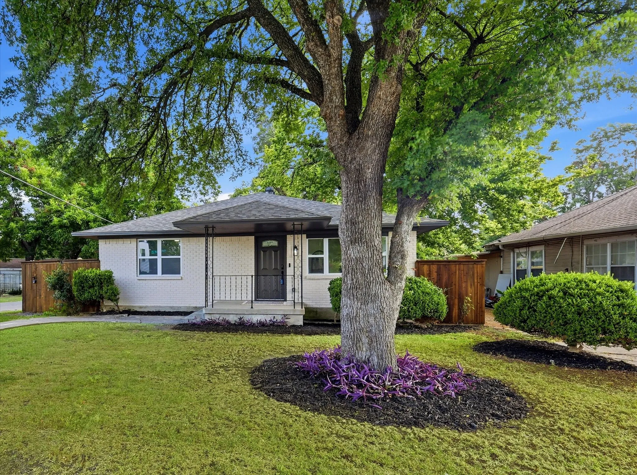 Single Family Residence For Sale in Dallas County , 523 Martinique Avenue, Dallas, Texas 75223, 4 Bedroom, 2 Bathroom, Garage spaces, 1,632 Sqft, built in 1963, mls#21394821, Real Estate Agent in Dallas, Homes For Sale in Dallas county, Homes For Sale in Dallas, Realtor in Dallas Texas, Real Estate Brokerage Independent Realty Texas, Luminita Cordes Realtor