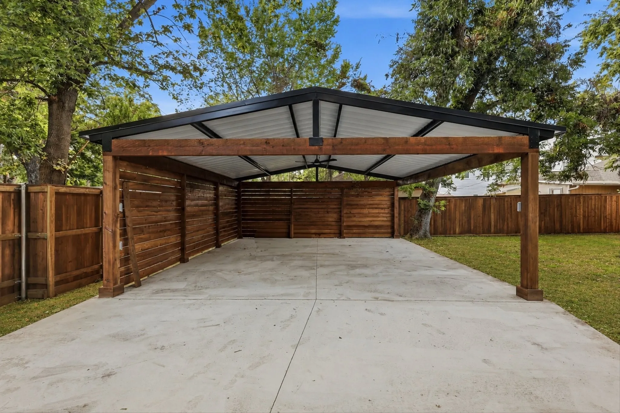 Single Family Residence For Sale in Dallas County , 523 Martinique Avenue, Dallas, Texas 75223, 4 Bedroom, 2 Bathroom, Garage spaces, 1,632 Sqft, built in 1963, mls#21394821, Real Estate Agent in Dallas, Homes For Sale in Dallas county, Homes For Sale in Dallas, Realtor in Dallas Texas, Real Estate Brokerage Independent Realty Texas, Luminita Cordes Realtor