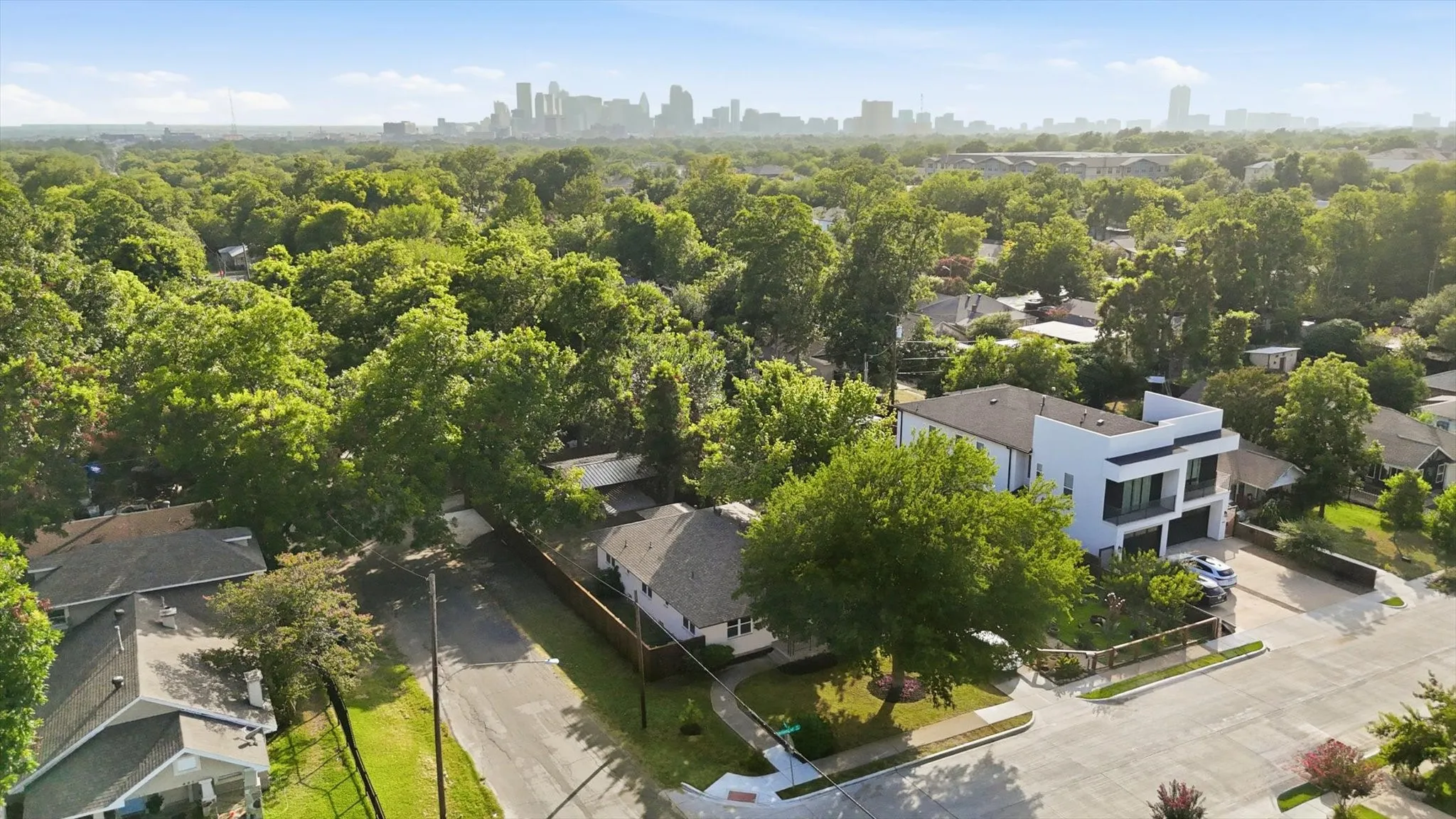 Single Family Residence For Sale in Dallas County , 523 Martinique Avenue, Dallas, Texas 75223, 4 Bedroom, 2 Bathroom, Garage spaces, 1,632 Sqft, built in 1963, mls#21394821, Real Estate Agent in Dallas, Homes For Sale in Dallas county, Homes For Sale in Dallas, Realtor in Dallas Texas, Real Estate Brokerage Independent Realty Texas, Luminita Cordes Realtor
