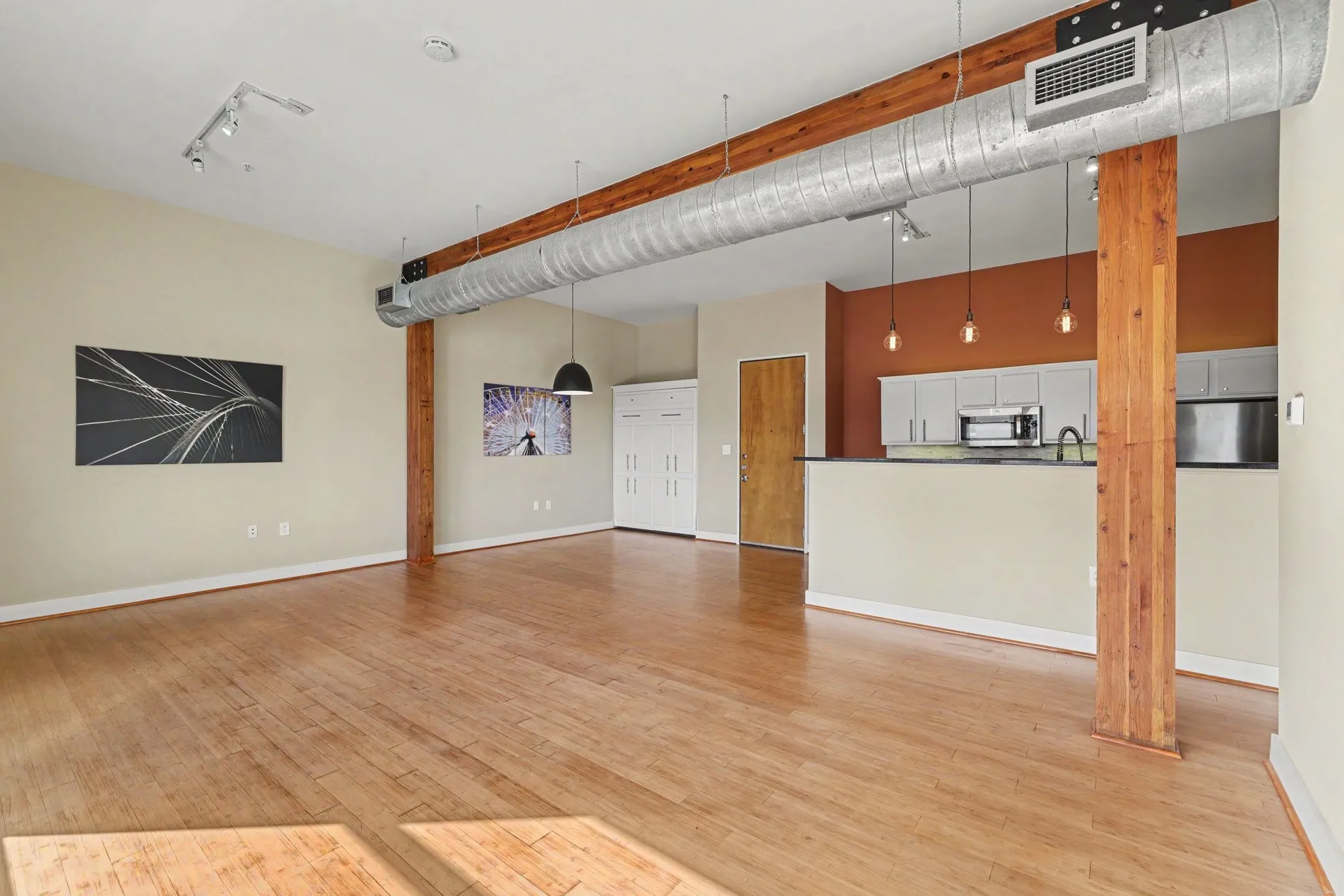 Condominium For Rent in Dallas County , 2502 Live Oak Street 338, Dallas, Texas 75204, 1 Bedroom, 1 Bathroom, 1 Garage spaces, 1,027 Sqft, built in 1998, mls#21387151, Real Estate Agent in Dallas, Homes For Rent in Dallas county, Homes For Rent in Dallas, Realtor in Dallas Texas, Real Estate Brokerage Independent Realty Texas, Luminita Cordes Realtor