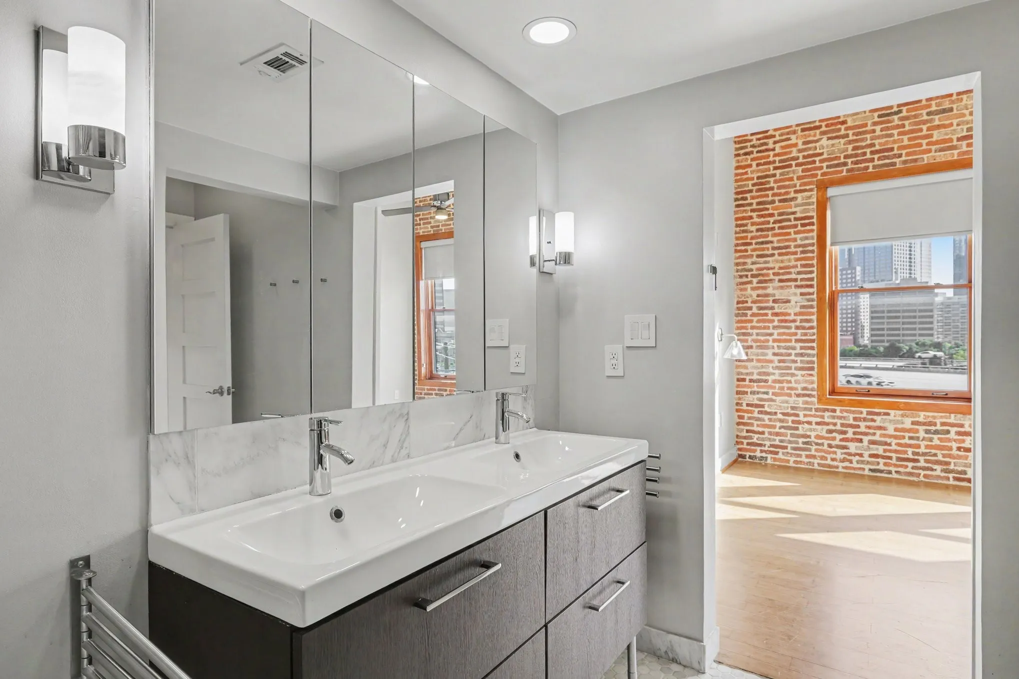 Condominium For Rent in Dallas County , 2502 Live Oak Street 338, Dallas, Texas 75204, 1 Bedroom, 1 Bathroom, 1 Garage spaces, 1,027 Sqft, built in 1998, mls#21387151, Real Estate Agent in Dallas, Homes For Rent in Dallas county, Homes For Rent in Dallas, Realtor in Dallas Texas, Real Estate Brokerage Independent Realty Texas, Luminita Cordes Realtor