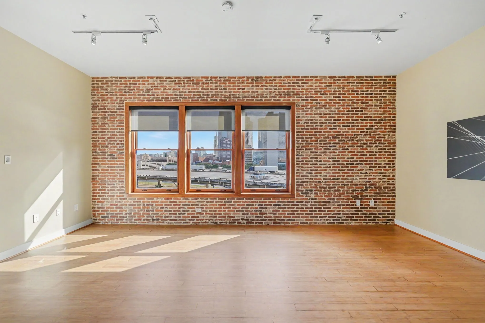 Condominium For Rent in Dallas County , 2502 Live Oak Street 338, Dallas, Texas 75204, 1 Bedroom, 1 Bathroom, 1 Garage spaces, 1,027 Sqft, built in 1998, mls#21387151, Real Estate Agent in Dallas, Homes For Rent in Dallas county, Homes For Rent in Dallas, Realtor in Dallas Texas, Real Estate Brokerage Independent Realty Texas, Luminita Cordes Realtor