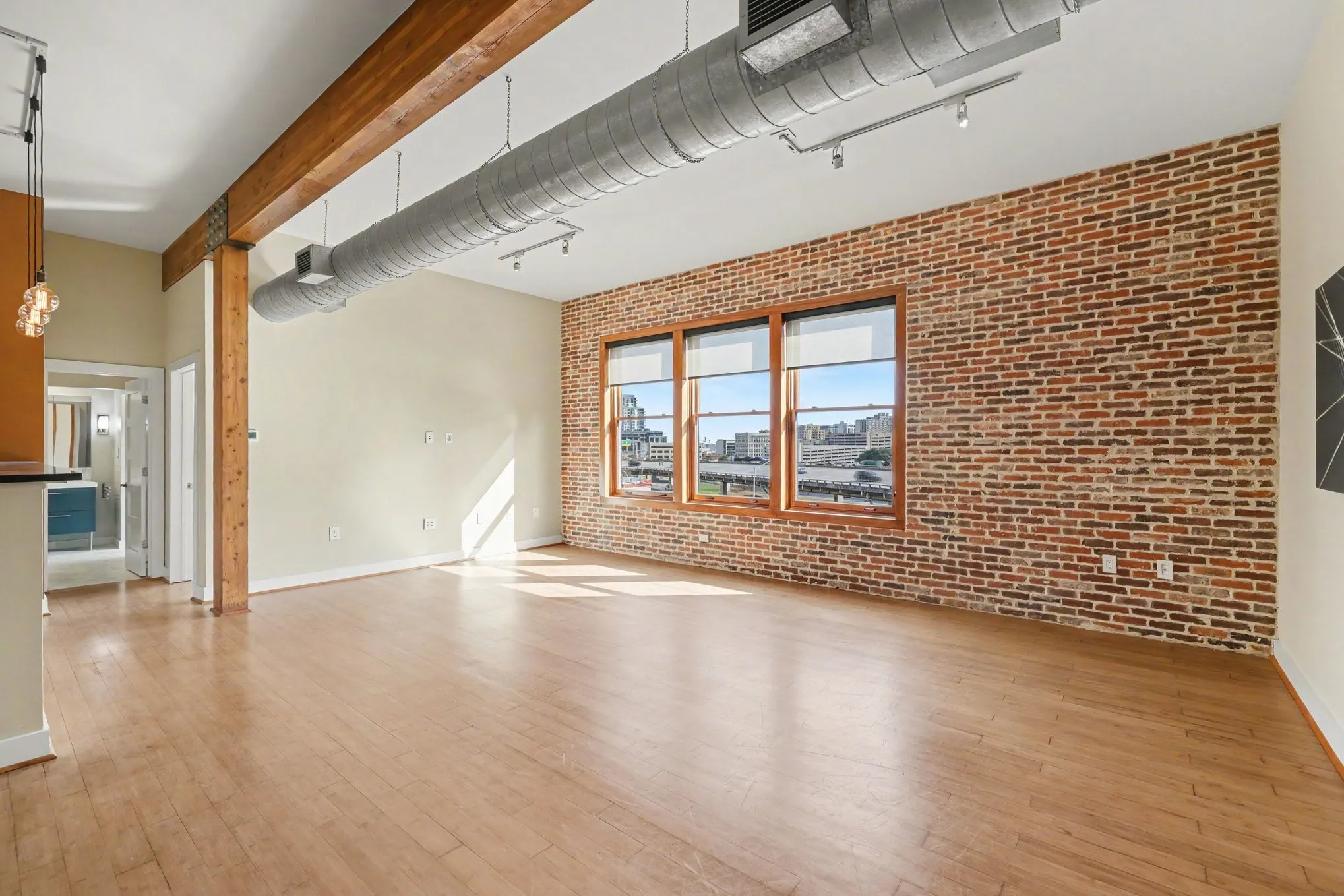 Condominium For Rent in Dallas County , 2502 Live Oak Street 338, Dallas, Texas 75204, 1 Bedroom, 1 Bathroom, 1 Garage spaces, 1,027 Sqft, built in 1998, mls#21387151, Real Estate Agent in Dallas, Homes For Rent in Dallas county, Homes For Rent in Dallas, Realtor in Dallas Texas, Real Estate Brokerage Independent Realty Texas, Luminita Cordes Realtor