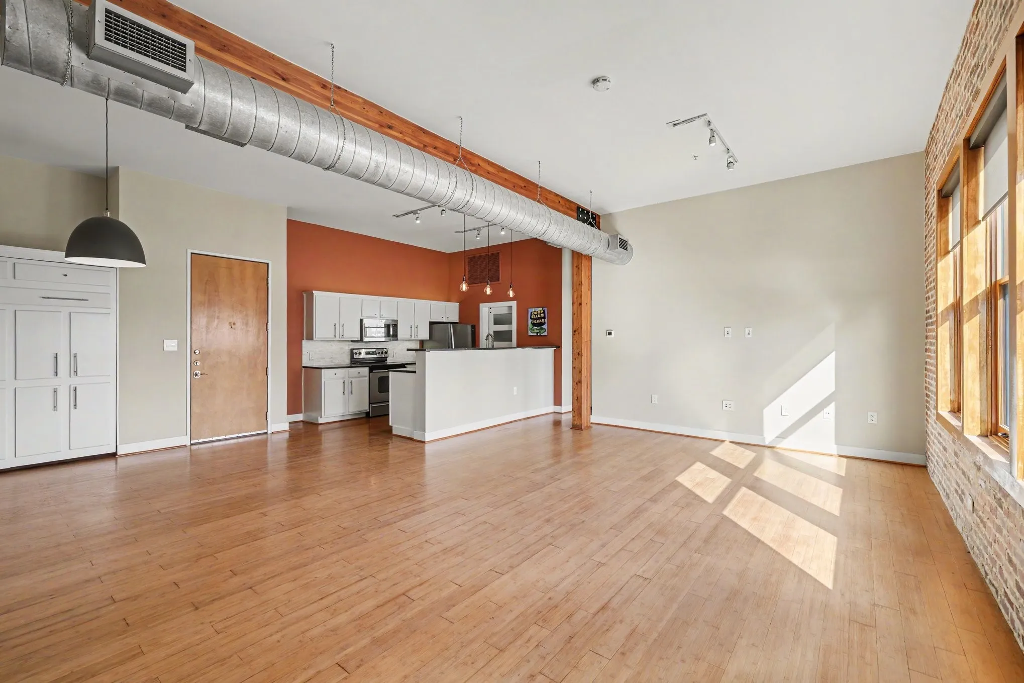 Condominium For Rent in Dallas County , 2502 Live Oak Street 338, Dallas, Texas 75204, 1 Bedroom, 1 Bathroom, 1 Garage spaces, 1,027 Sqft, built in 1998, mls#21387151, Real Estate Agent in Dallas, Homes For Rent in Dallas county, Homes For Rent in Dallas, Realtor in Dallas Texas, Real Estate Brokerage Independent Realty Texas, Luminita Cordes Realtor