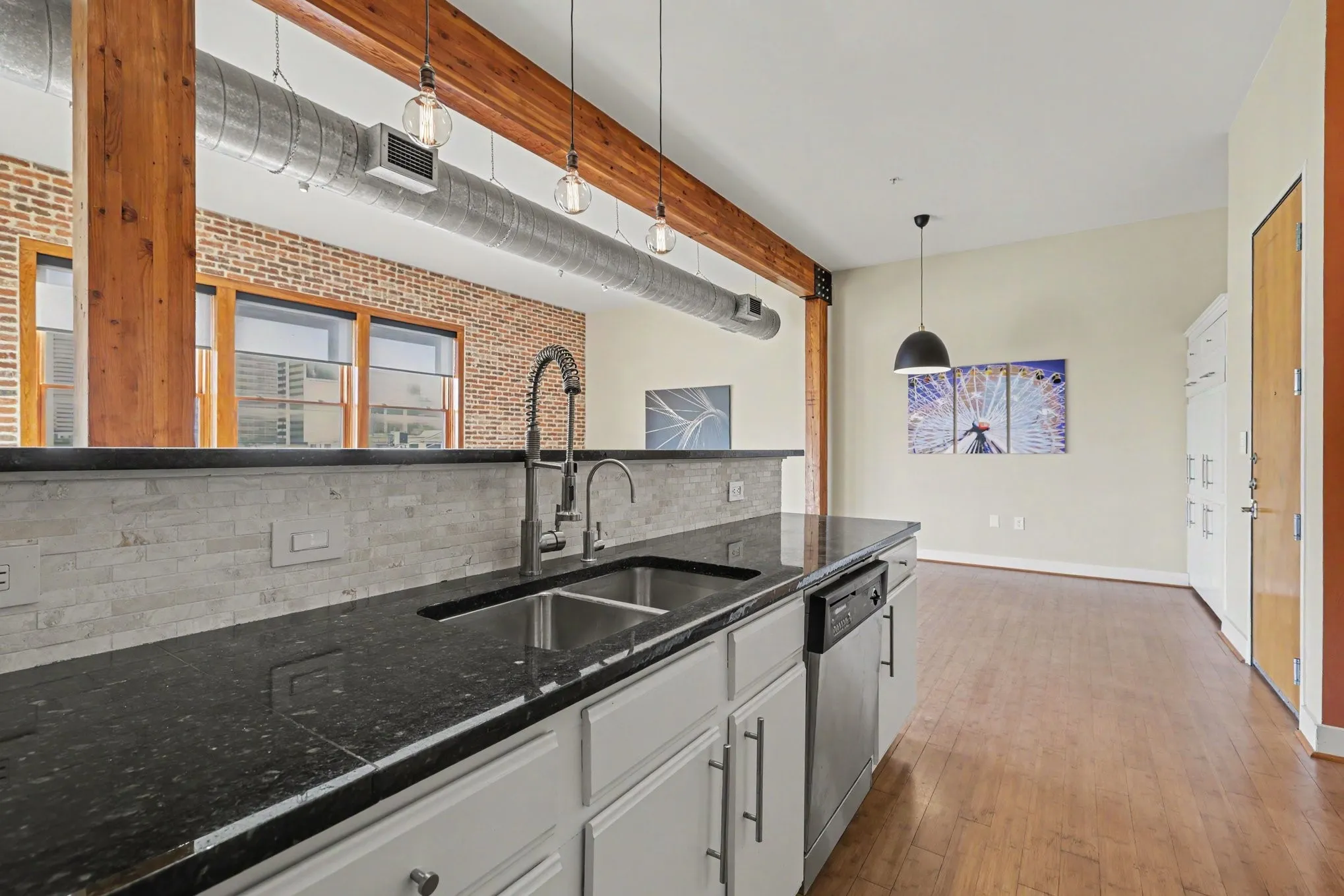 Condominium For Rent in Dallas County , 2502 Live Oak Street 338, Dallas, Texas 75204, 1 Bedroom, 1 Bathroom, 1 Garage spaces, 1,027 Sqft, built in 1998, mls#21387151, Real Estate Agent in Dallas, Homes For Rent in Dallas county, Homes For Rent in Dallas, Realtor in Dallas Texas, Real Estate Brokerage Independent Realty Texas, Luminita Cordes Realtor