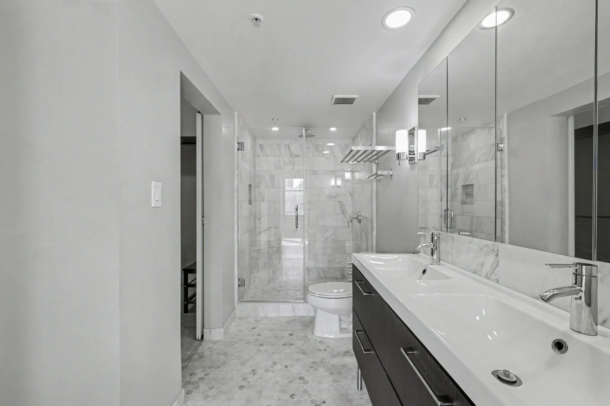 Condominium For Rent in Dallas County , 2502 Live Oak Street 338, Dallas, Texas 75204, 1 Bedroom, 1 Bathroom, 1 Garage spaces, 1,027 Sqft, built in 1998, mls#21387151, Real Estate Agent in Dallas, Homes For Rent in Dallas county, Homes For Rent in Dallas, Realtor in Dallas Texas, Real Estate Brokerage Independent Realty Texas, Luminita Cordes Realtor