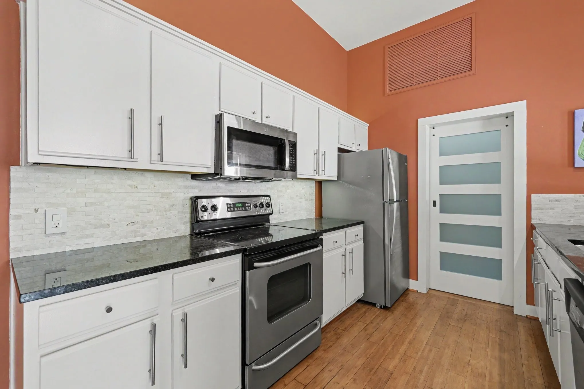 Condominium For Rent in Dallas County , 2502 Live Oak Street 338, Dallas, Texas 75204, 1 Bedroom, 1 Bathroom, 1 Garage spaces, 1,027 Sqft, built in 1998, mls#21387151, Real Estate Agent in Dallas, Homes For Rent in Dallas county, Homes For Rent in Dallas, Realtor in Dallas Texas, Real Estate Brokerage Independent Realty Texas, Luminita Cordes Realtor