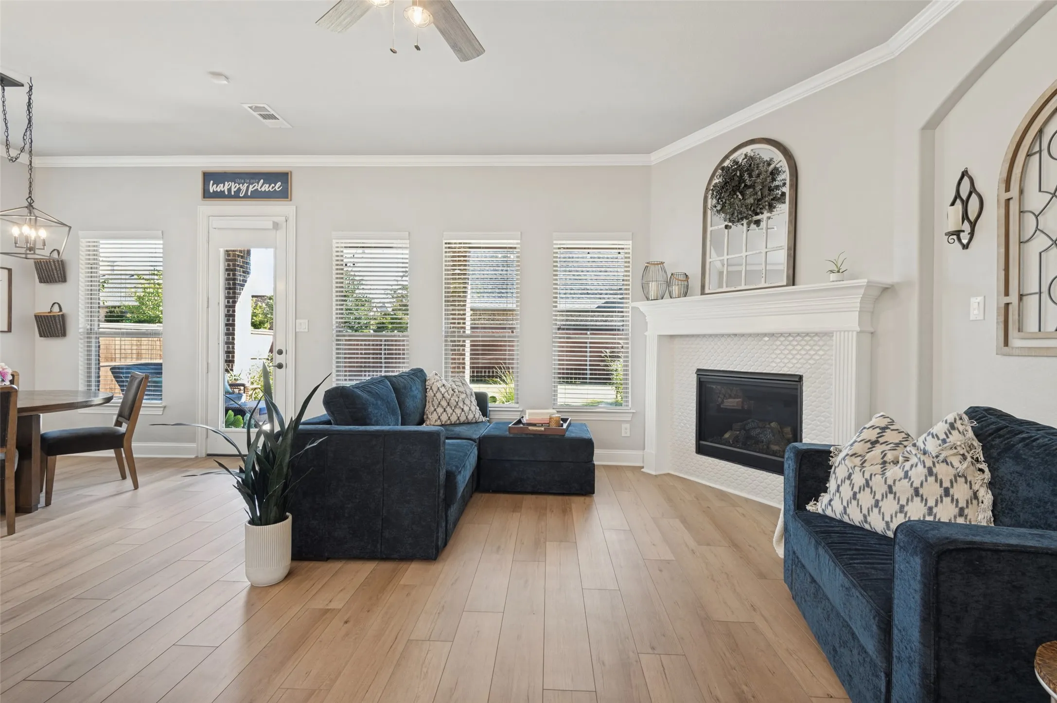 Single Family Residence For Sale in Tarrant County , 4374 Vineyard Creek Drive, Grapevine, Texas 76051, 4 Bedroom, 3 Bathroom, 2 Garage spaces, 2,701 Sqft, built in 2016, mls#21394617, Real Estate Agent in Grapevine, Homes For Sale in Tarrant county, Homes For Sale in Grapevine, Realtor in Grapevine Texas, Real Estate Brokerage Independent Realty Texas, Luminita Cordes Realtor