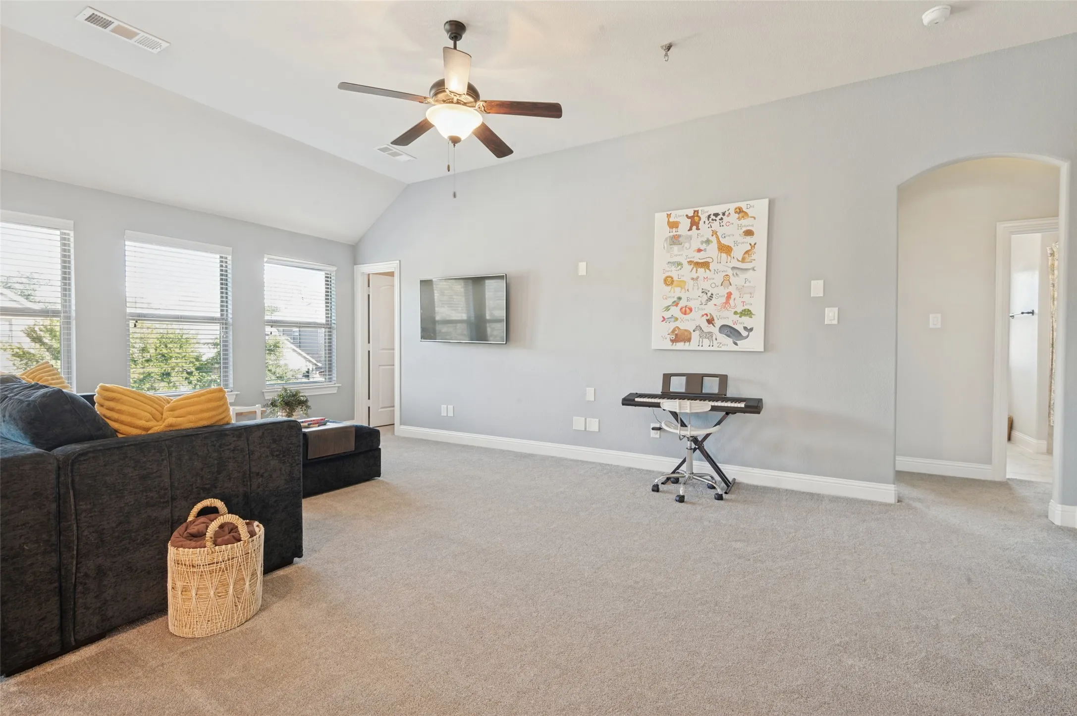 Single Family Residence For Sale in Tarrant County , 4374 Vineyard Creek Drive, Grapevine, Texas 76051, 4 Bedroom, 3 Bathroom, 2 Garage spaces, 2,701 Sqft, built in 2016, mls#21394617, Real Estate Agent in Grapevine, Homes For Sale in Tarrant county, Homes For Sale in Grapevine, Realtor in Grapevine Texas, Real Estate Brokerage Independent Realty Texas, Luminita Cordes Realtor