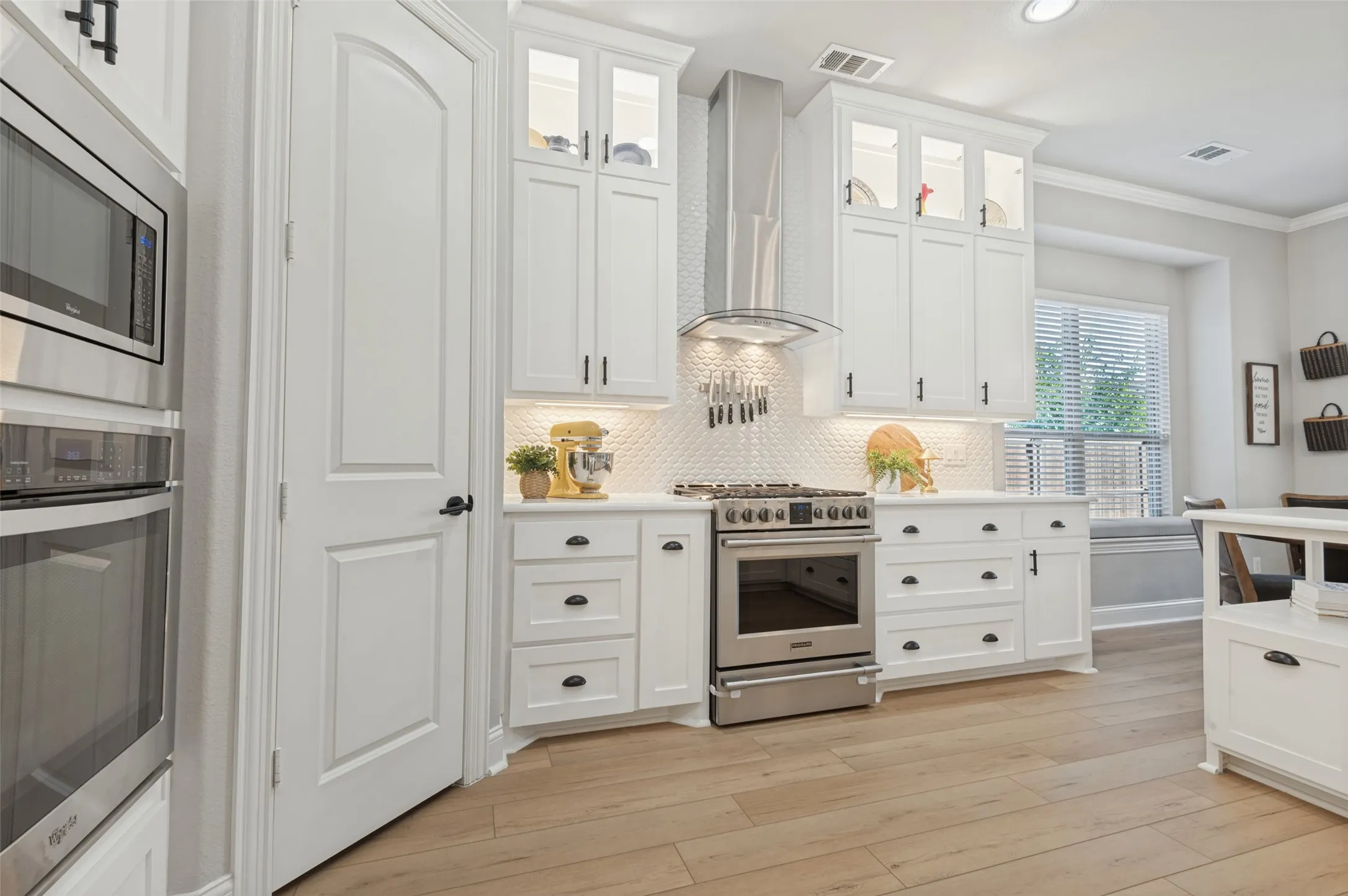 Single Family Residence For Sale in Tarrant County , 4374 Vineyard Creek Drive, Grapevine, Texas 76051, 4 Bedroom, 3 Bathroom, 2 Garage spaces, 2,701 Sqft, built in 2016, mls#21394617, Real Estate Agent in Grapevine, Homes For Sale in Tarrant county, Homes For Sale in Grapevine, Realtor in Grapevine Texas, Real Estate Brokerage Independent Realty Texas, Luminita Cordes Realtor