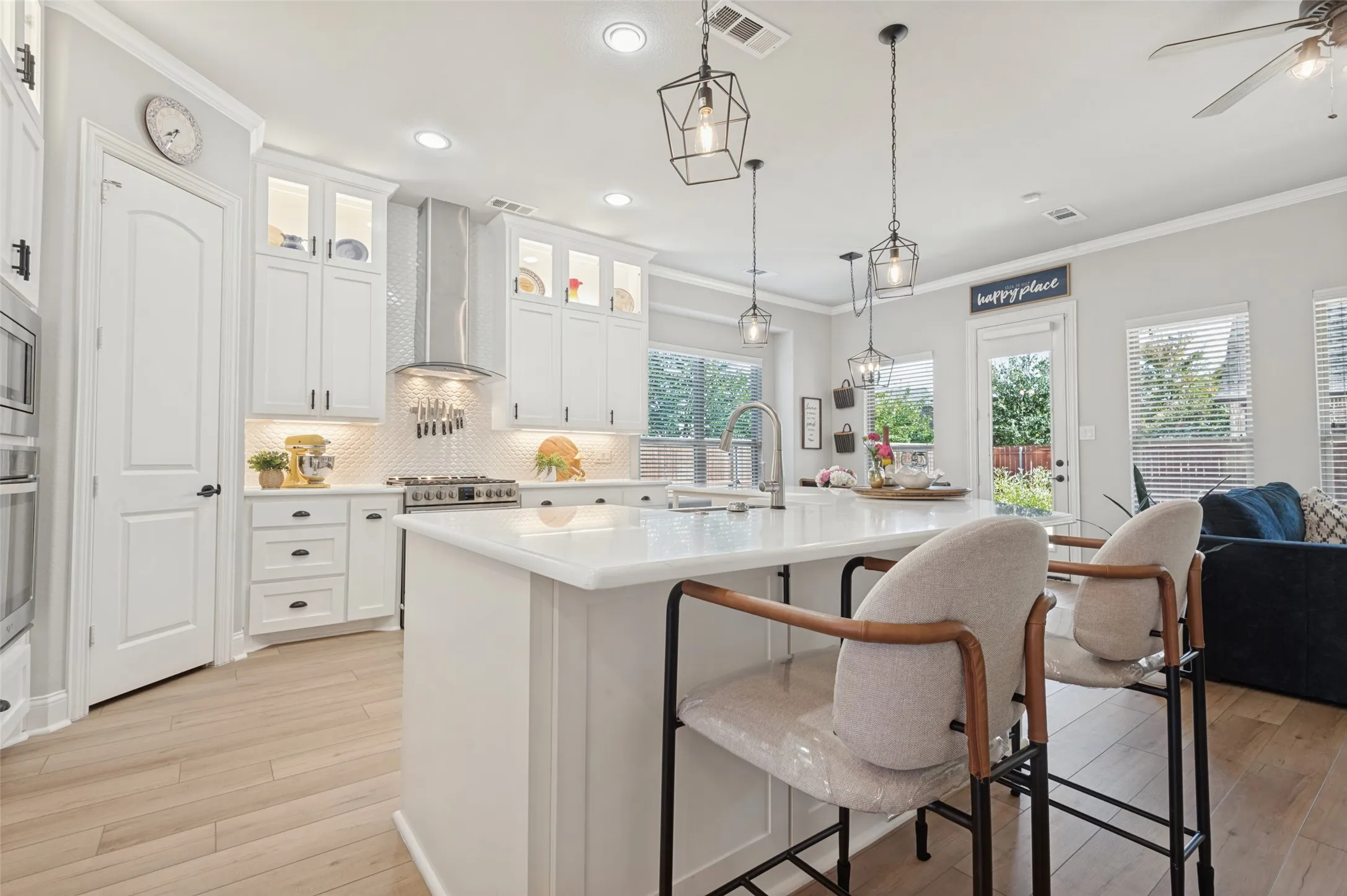 Single Family Residence For Sale in Tarrant County , 4374 Vineyard Creek Drive, Grapevine, Texas 76051, 4 Bedroom, 3 Bathroom, 2 Garage spaces, 2,701 Sqft, built in 2016, mls#21394617, Real Estate Agent in Grapevine, Homes For Sale in Tarrant county, Homes For Sale in Grapevine, Realtor in Grapevine Texas, Real Estate Brokerage Independent Realty Texas, Luminita Cordes Realtor