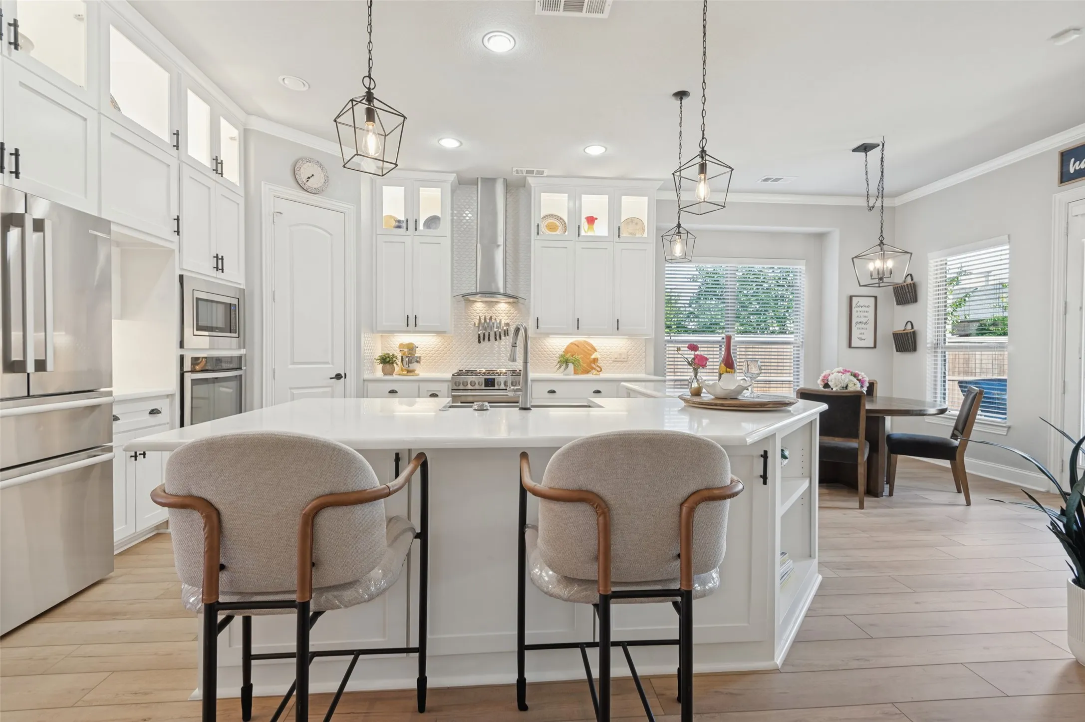 Single Family Residence For Sale in Tarrant County , 4374 Vineyard Creek Drive, Grapevine, Texas 76051, 4 Bedroom, 3 Bathroom, 2 Garage spaces, 2,701 Sqft, built in 2016, mls#21394617, Real Estate Agent in Grapevine, Homes For Sale in Tarrant county, Homes For Sale in Grapevine, Realtor in Grapevine Texas, Real Estate Brokerage Independent Realty Texas, Luminita Cordes Realtor