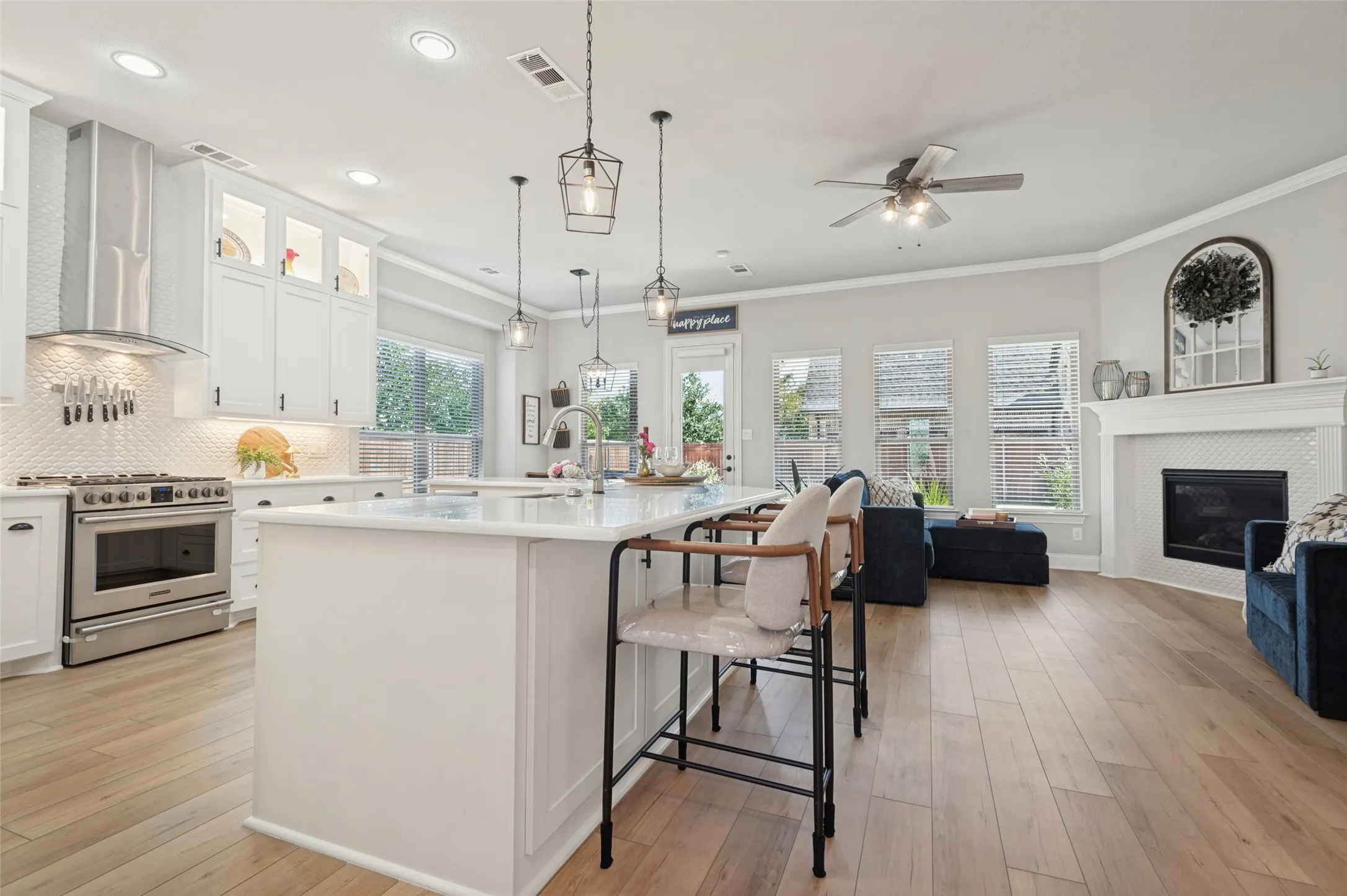 Single Family Residence For Sale in Tarrant County , 4374 Vineyard Creek Drive, Grapevine, Texas 76051, 4 Bedroom, 3 Bathroom, 2 Garage spaces, 2,701 Sqft, built in 2016, mls#21394617, Real Estate Agent in Grapevine, Homes For Sale in Tarrant county, Homes For Sale in Grapevine, Realtor in Grapevine Texas, Real Estate Brokerage Independent Realty Texas, Luminita Cordes Realtor