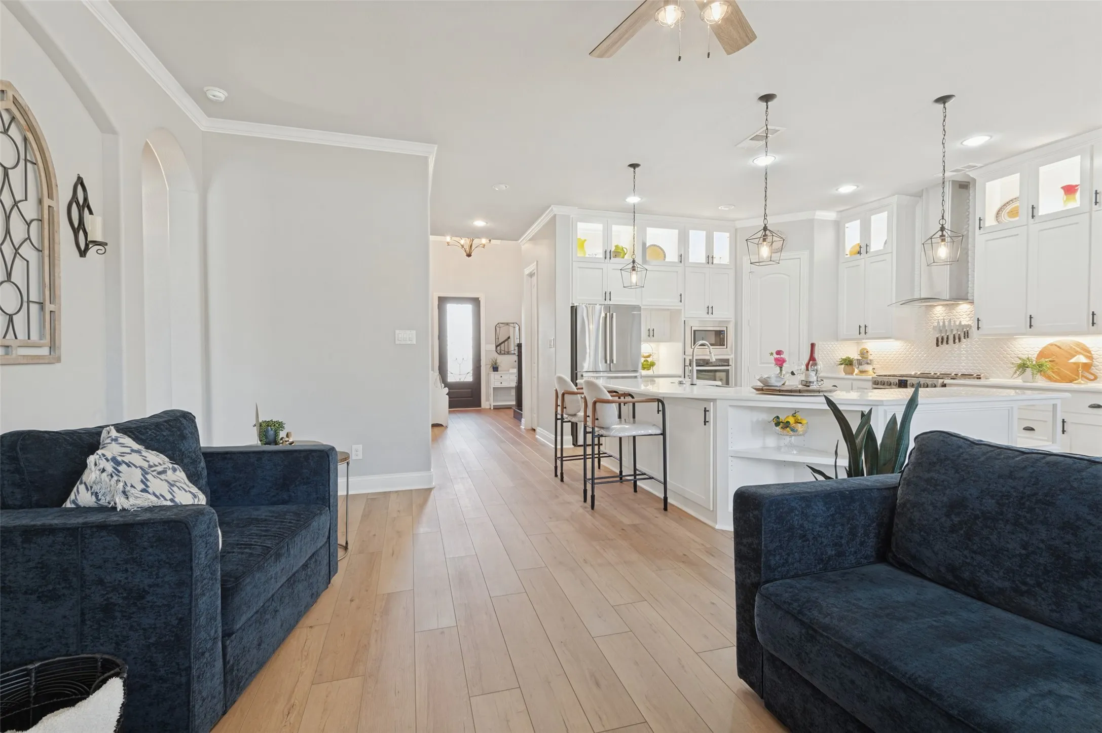 Single Family Residence For Sale in Tarrant County , 4374 Vineyard Creek Drive, Grapevine, Texas 76051, 4 Bedroom, 3 Bathroom, 2 Garage spaces, 2,701 Sqft, built in 2016, mls#21394617, Real Estate Agent in Grapevine, Homes For Sale in Tarrant county, Homes For Sale in Grapevine, Realtor in Grapevine Texas, Real Estate Brokerage Independent Realty Texas, Luminita Cordes Realtor