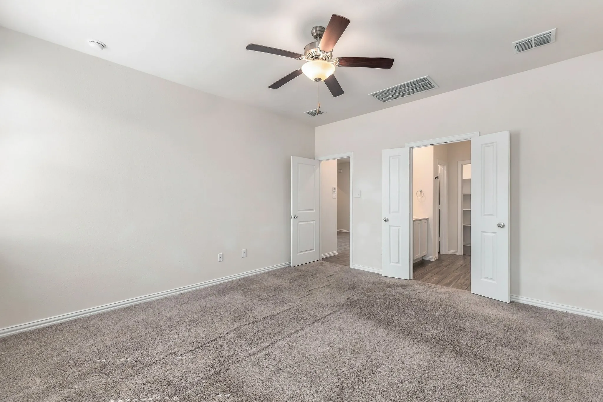 Single Family Residence For Sale in Denton County , 14840 Grey Feather Trail, Fort Worth, Texas 76052, 3 Bedroom, 2 Bathroom, 2 Garage spaces, 1,606 Sqft, built in 2020, mls#21387144, Real Estate Agent in Fort Worth, Homes For Sale in Denton county, Homes For Sale in Fort Worth, Realtor in Fort Worth Texas, Real Estate Brokerage Independent Realty Texas, Luminita Cordes Realtor