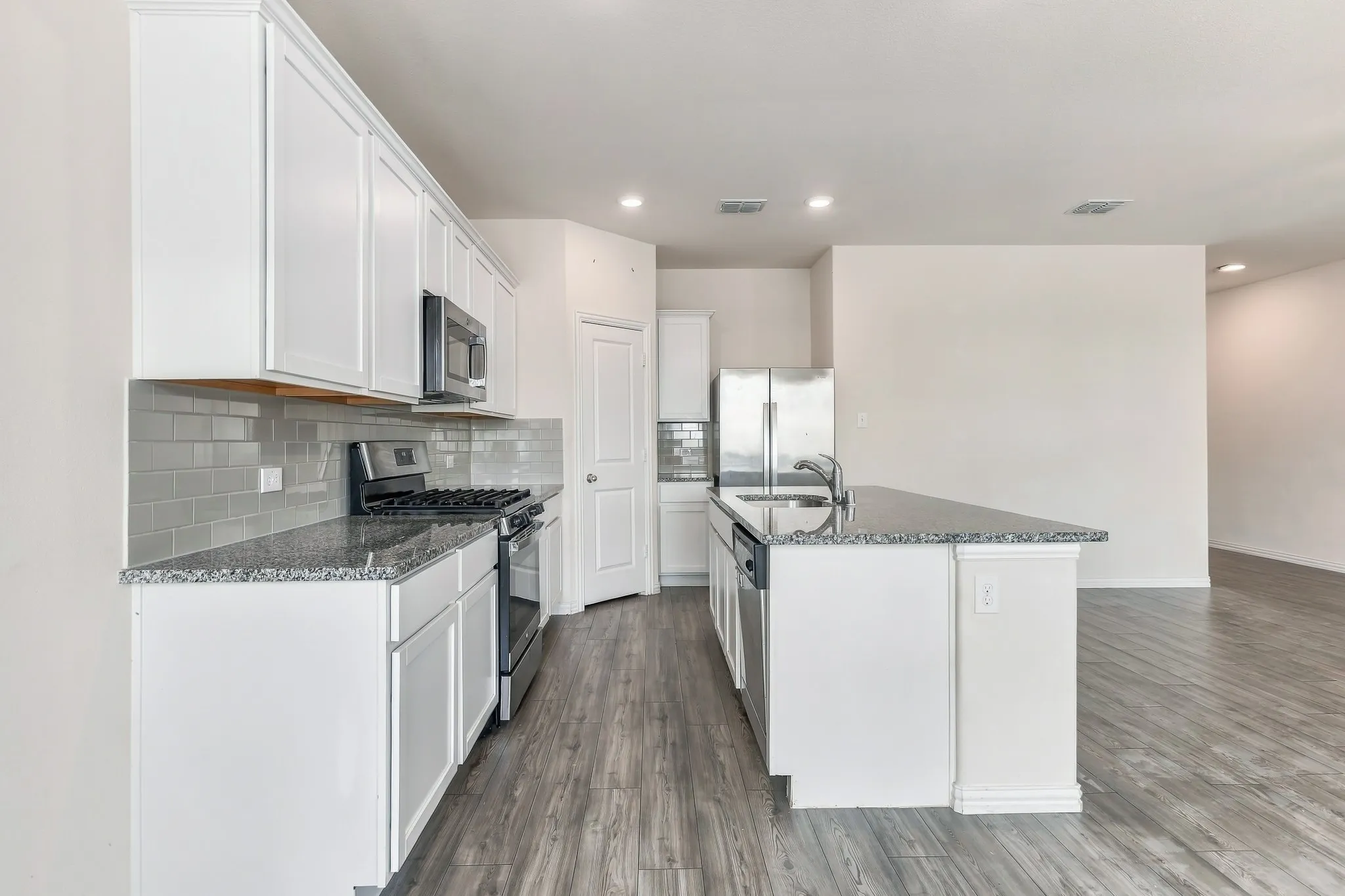 Single Family Residence For Sale in Denton County , 14840 Grey Feather Trail, Fort Worth, Texas 76052, 3 Bedroom, 2 Bathroom, 2 Garage spaces, 1,606 Sqft, built in 2020, mls#21387144, Real Estate Agent in Fort Worth, Homes For Sale in Denton county, Homes For Sale in Fort Worth, Realtor in Fort Worth Texas, Real Estate Brokerage Independent Realty Texas, Luminita Cordes Realtor