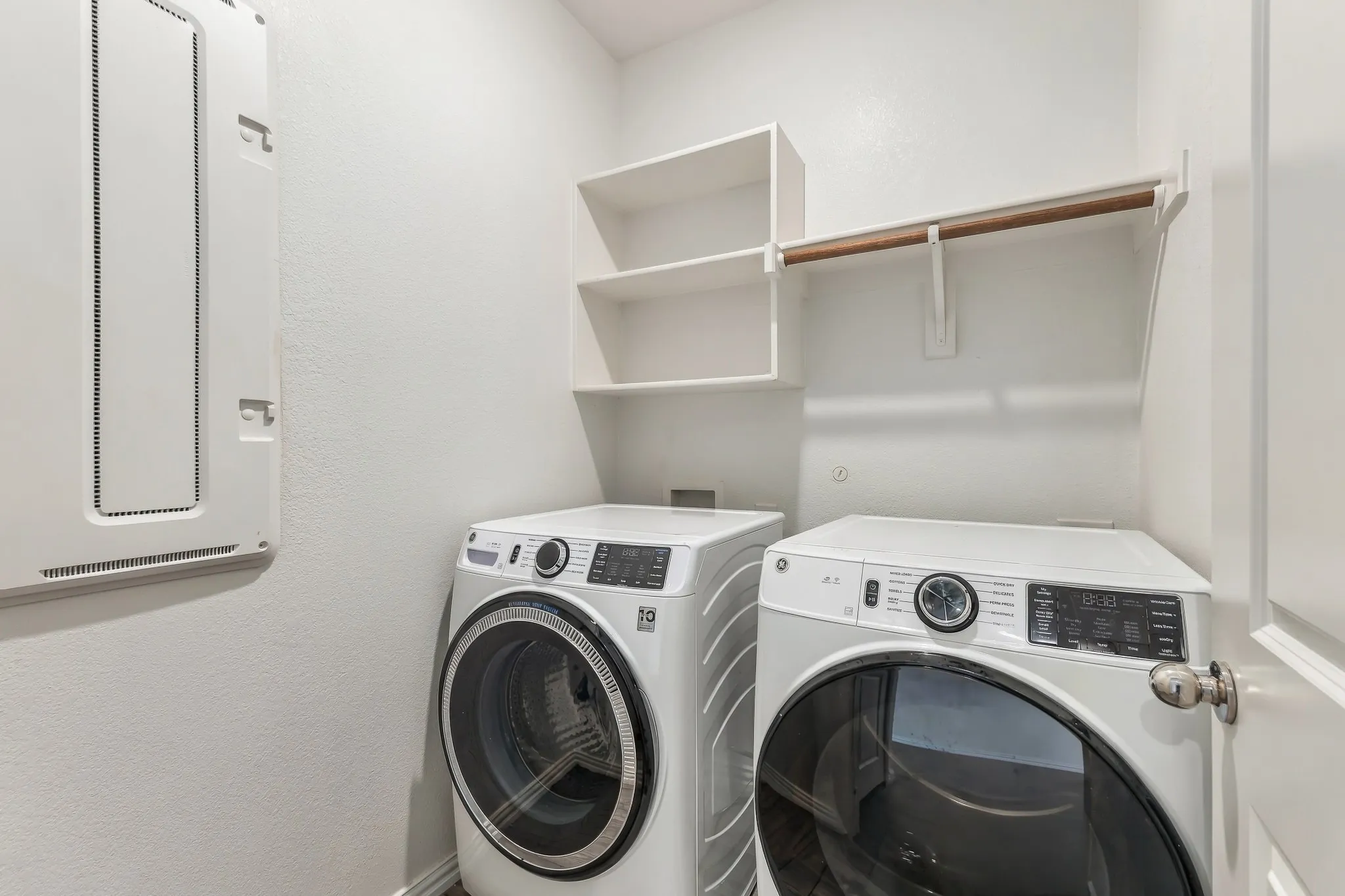 Single Family Residence For Sale in Denton County , 14840 Grey Feather Trail, Fort Worth, Texas 76052, 3 Bedroom, 2 Bathroom, 2 Garage spaces, 1,606 Sqft, built in 2020, mls#21387144, Real Estate Agent in Fort Worth, Homes For Sale in Denton county, Homes For Sale in Fort Worth, Realtor in Fort Worth Texas, Real Estate Brokerage Independent Realty Texas, Luminita Cordes Realtor