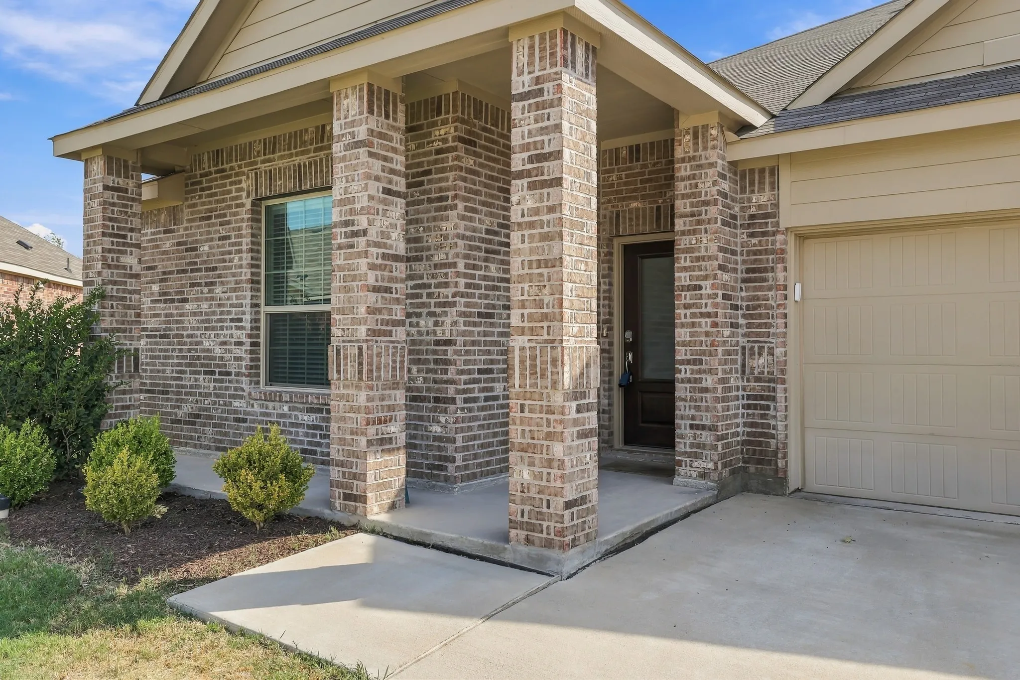 Single Family Residence For Sale in Denton County , 14840 Grey Feather Trail, Fort Worth, Texas 76052, 3 Bedroom, 2 Bathroom, 2 Garage spaces, 1,606 Sqft, built in 2020, mls#21387144, Real Estate Agent in Fort Worth, Homes For Sale in Denton county, Homes For Sale in Fort Worth, Realtor in Fort Worth Texas, Real Estate Brokerage Independent Realty Texas, Luminita Cordes Realtor