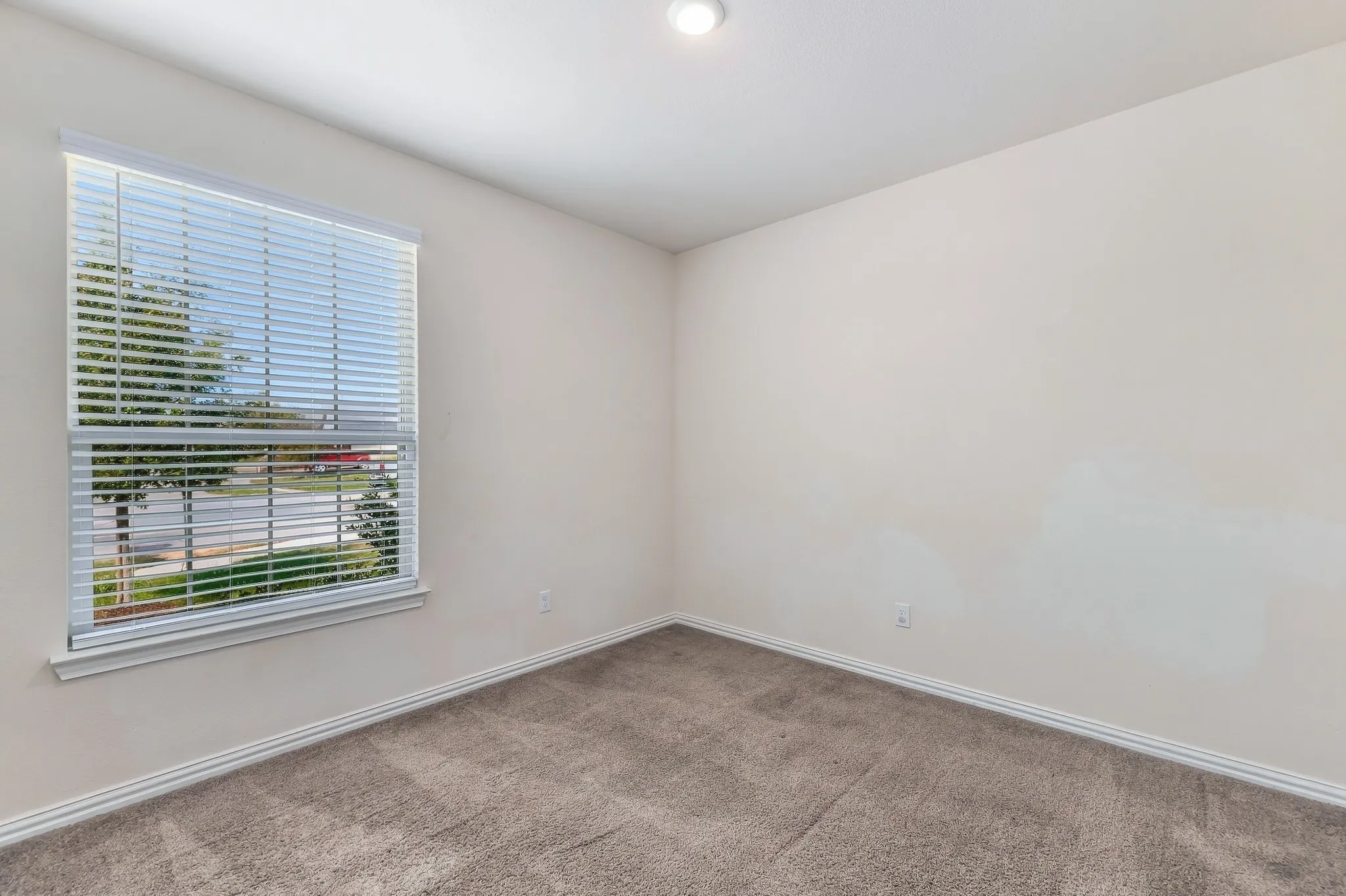 Single Family Residence For Sale in Denton County , 14840 Grey Feather Trail, Fort Worth, Texas 76052, 3 Bedroom, 2 Bathroom, 2 Garage spaces, 1,606 Sqft, built in 2020, mls#21387144, Real Estate Agent in Fort Worth, Homes For Sale in Denton county, Homes For Sale in Fort Worth, Realtor in Fort Worth Texas, Real Estate Brokerage Independent Realty Texas, Luminita Cordes Realtor