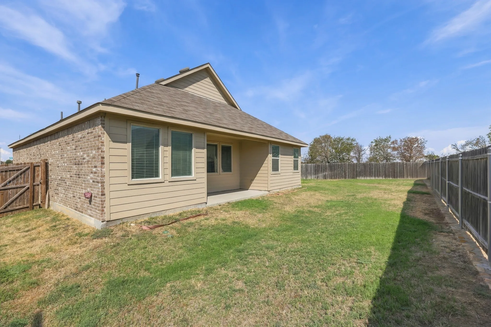 Single Family Residence For Sale in Denton County , 14840 Grey Feather Trail, Fort Worth, Texas 76052, 3 Bedroom, 2 Bathroom, 2 Garage spaces, 1,606 Sqft, built in 2020, mls#21387144, Real Estate Agent in Fort Worth, Homes For Sale in Denton county, Homes For Sale in Fort Worth, Realtor in Fort Worth Texas, Real Estate Brokerage Independent Realty Texas, Luminita Cordes Realtor