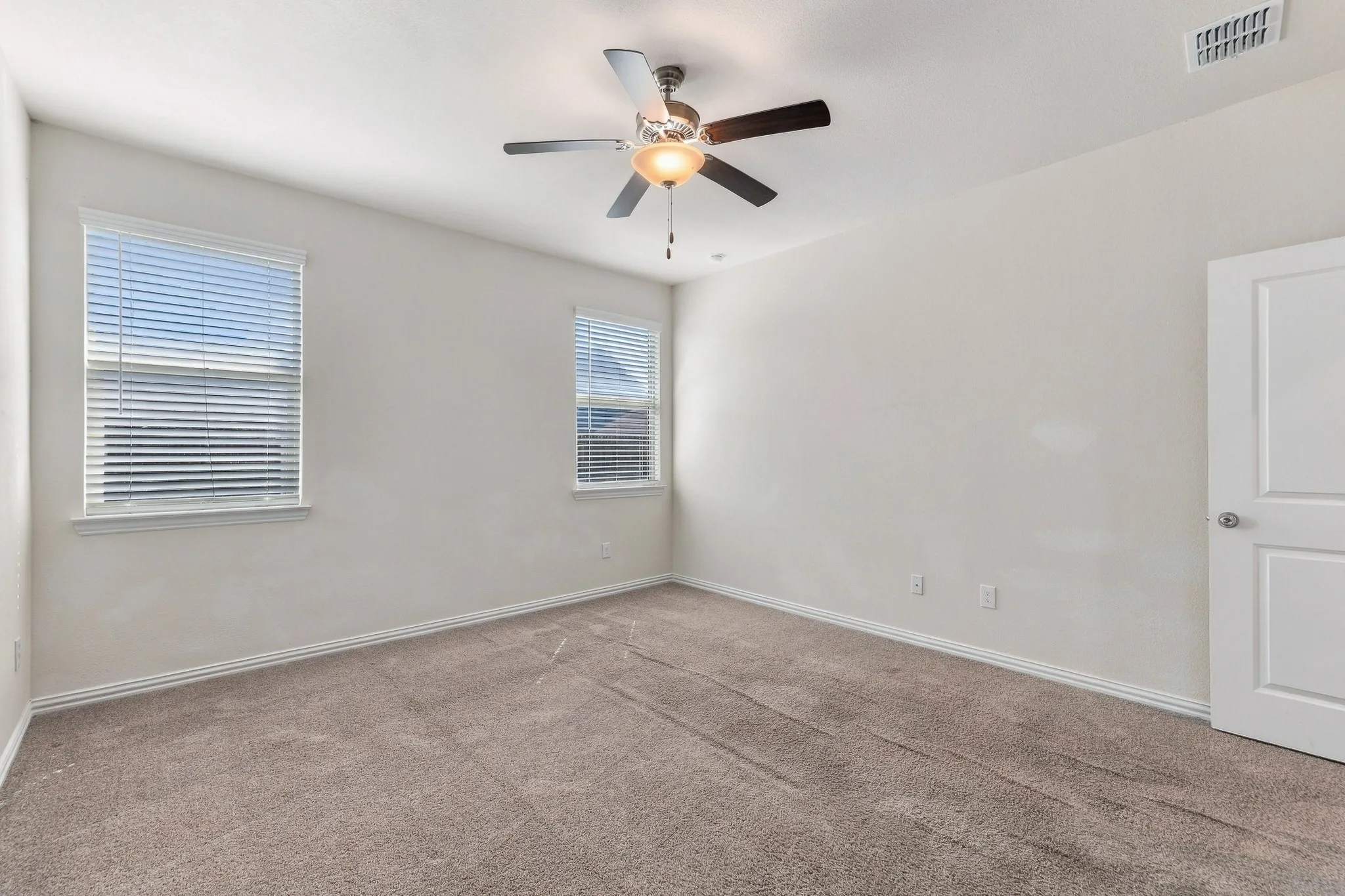 Single Family Residence For Sale in Denton County , 14840 Grey Feather Trail, Fort Worth, Texas 76052, 3 Bedroom, 2 Bathroom, 2 Garage spaces, 1,606 Sqft, built in 2020, mls#21387144, Real Estate Agent in Fort Worth, Homes For Sale in Denton county, Homes For Sale in Fort Worth, Realtor in Fort Worth Texas, Real Estate Brokerage Independent Realty Texas, Luminita Cordes Realtor