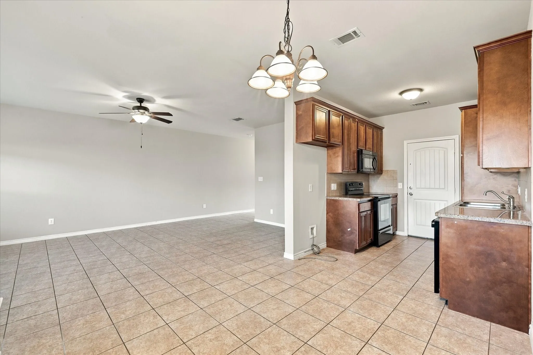 Single Family Residence For Sale in Collin County , 902 Parkplace Ridge, Princeton, Texas 75407, 3 Bedroom, 3 Bathroom, 2 Garage spaces, 1,568 Sqft, built in 2010, mls#21390583, Real Estate Agent in Princeton, Homes For Sale in Collin county, Homes For Sale in Princeton, Realtor in Princeton Texas, Real Estate Brokerage Independent Realty Texas, Luminita Cordes Realtor