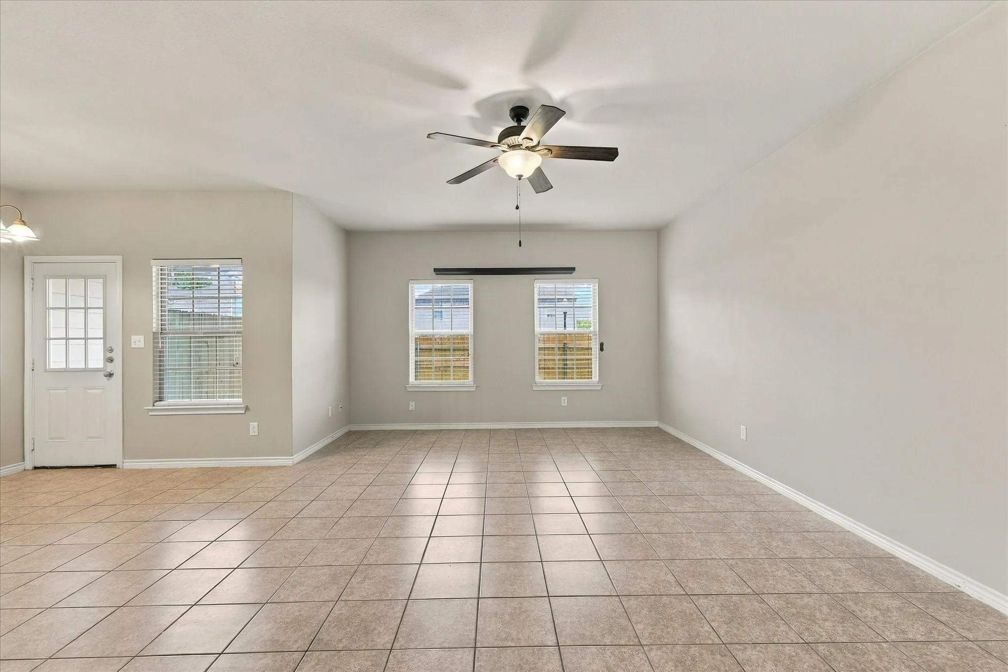 Single Family Residence For Sale in Collin County , 902 Parkplace Ridge, Princeton, Texas 75407, 3 Bedroom, 3 Bathroom, 2 Garage spaces, 1,568 Sqft, built in 2010, mls#21390583, Real Estate Agent in Princeton, Homes For Sale in Collin county, Homes For Sale in Princeton, Realtor in Princeton Texas, Real Estate Brokerage Independent Realty Texas, Luminita Cordes Realtor