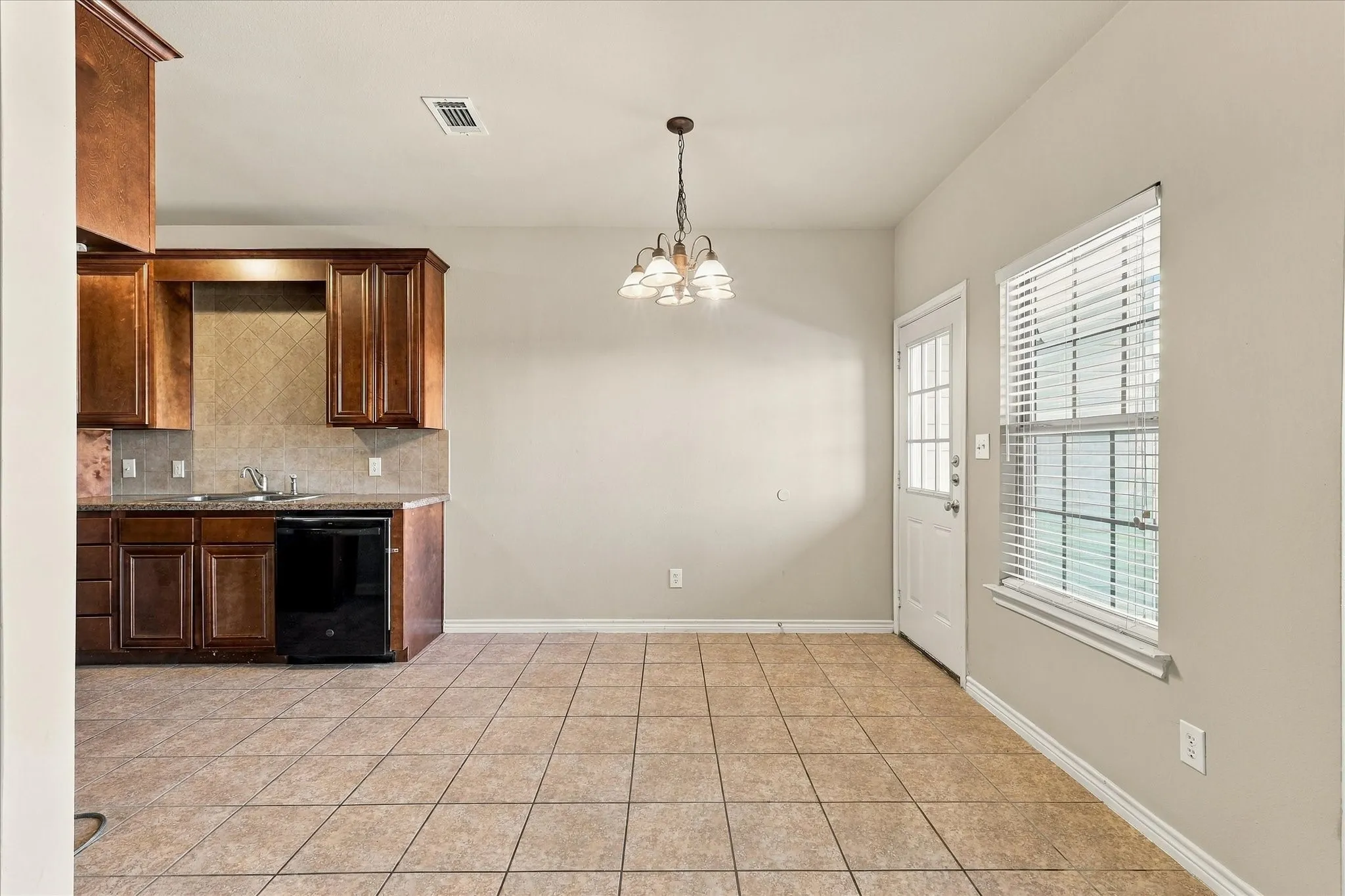 Single Family Residence For Sale in Collin County , 902 Parkplace Ridge, Princeton, Texas 75407, 3 Bedroom, 3 Bathroom, 2 Garage spaces, 1,568 Sqft, built in 2010, mls#21390583, Real Estate Agent in Princeton, Homes For Sale in Collin county, Homes For Sale in Princeton, Realtor in Princeton Texas, Real Estate Brokerage Independent Realty Texas, Luminita Cordes Realtor